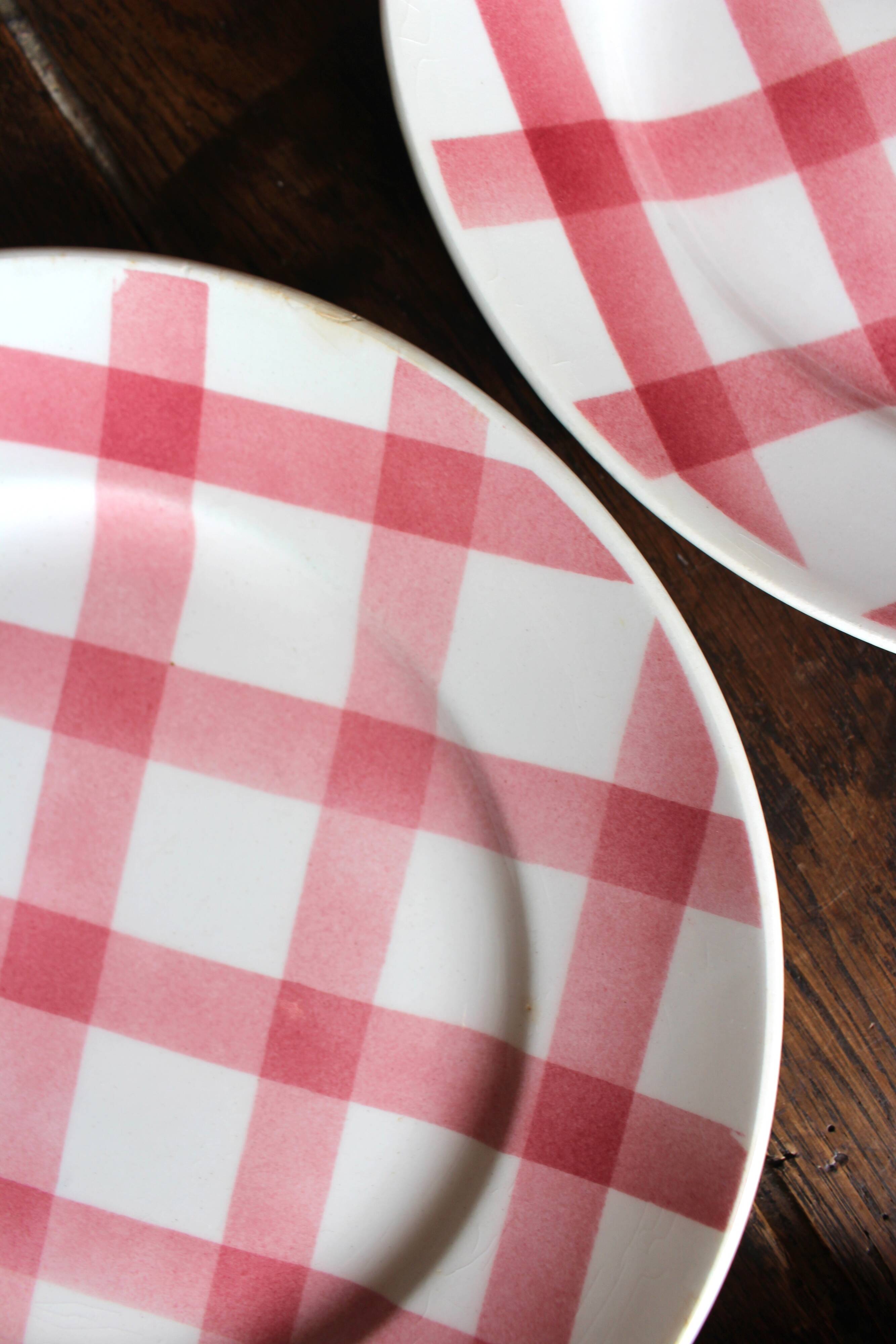 A set of 6 flat plates Nappe Rose Moulin des Loups
