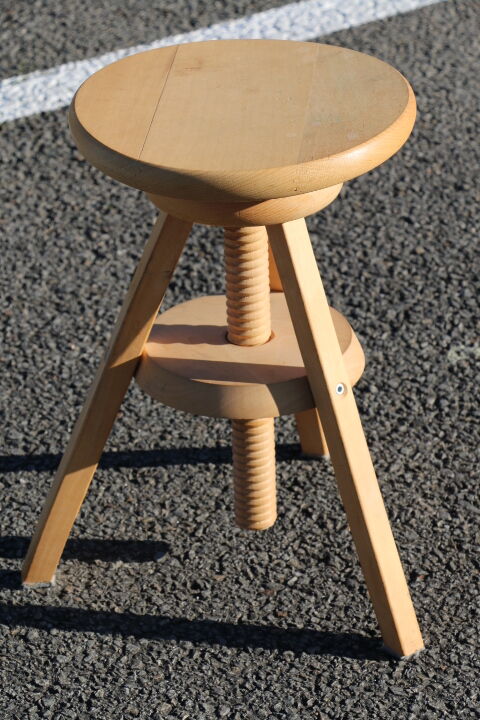 Tabouret à vis bois tripode