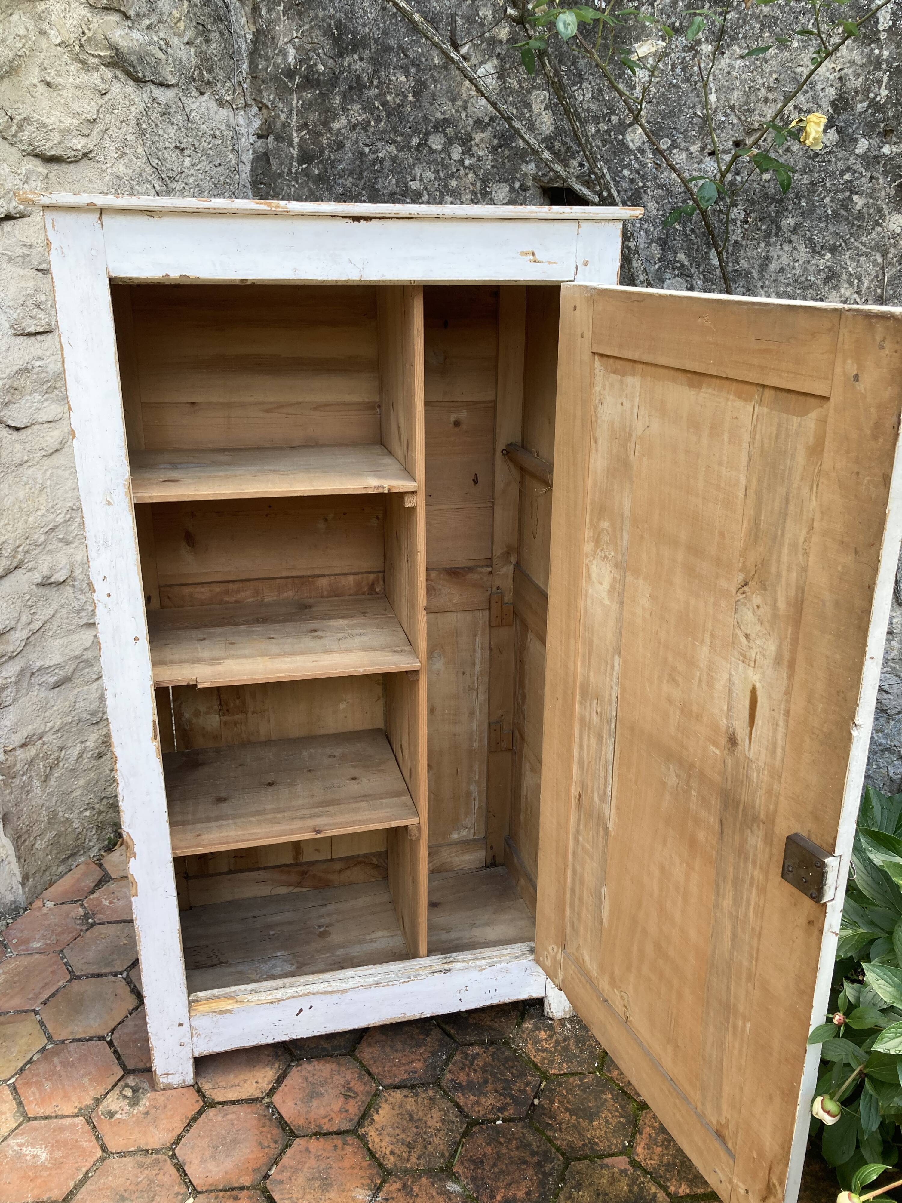 Armoire ancienne - bonnetière parisienne