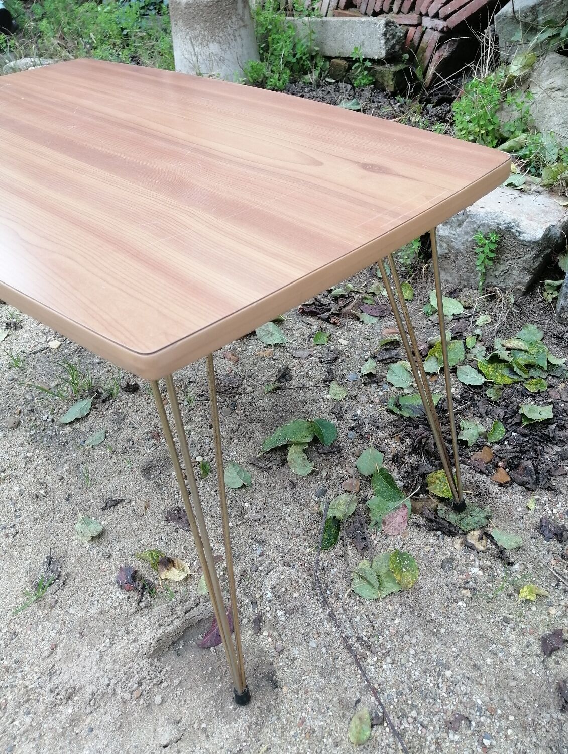 Folding coffee table