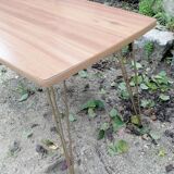 Folding coffee table