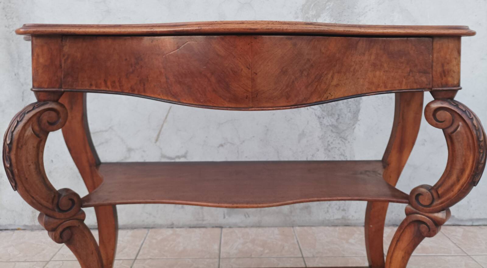 Large console from the Napoleonic III era in walnut and walnut burl.