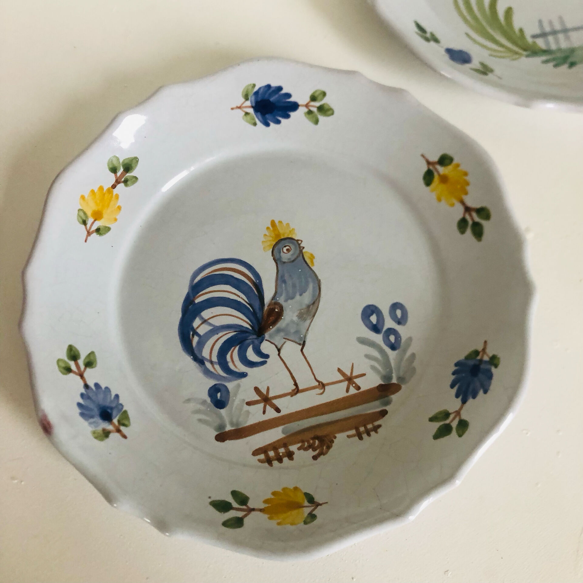 Pair of plates with naive Eastern rooster decoration