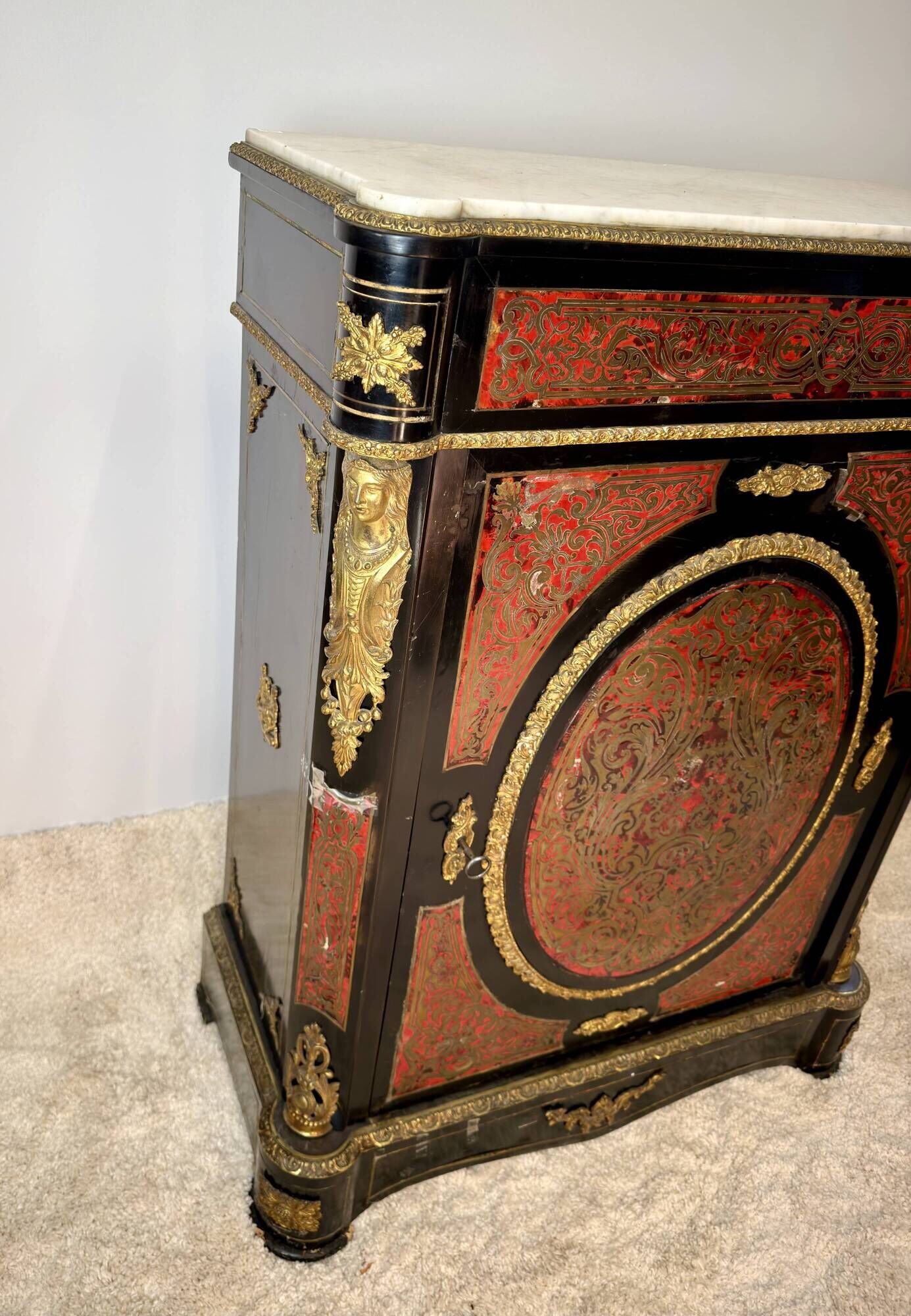 Meuble d’appui Napoléon III en marqueterie Boulle, bronze et marbre
