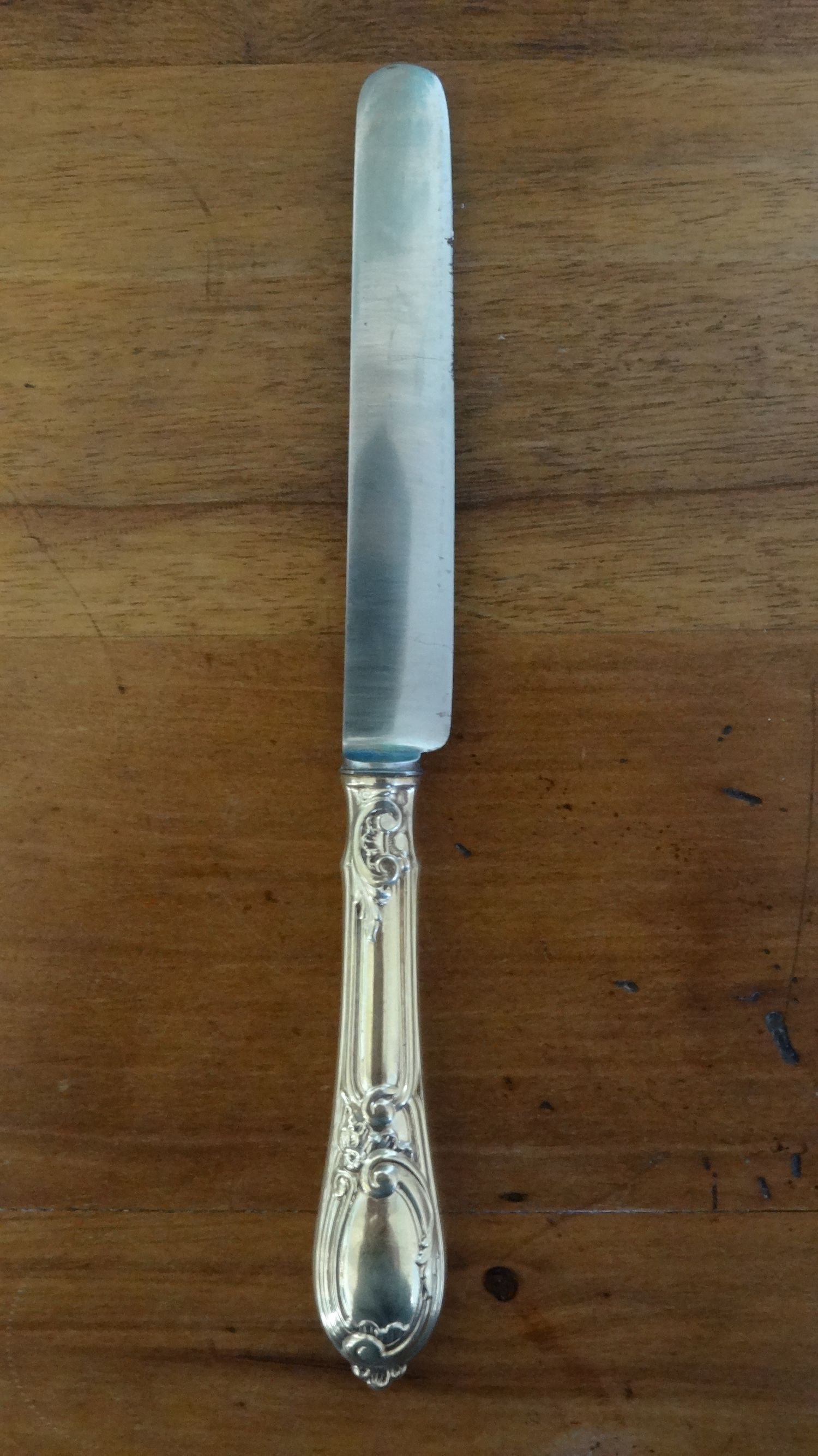 ENSEMBLE DE 24 couteaux manche métal argenté. EUR 150,00 - FR