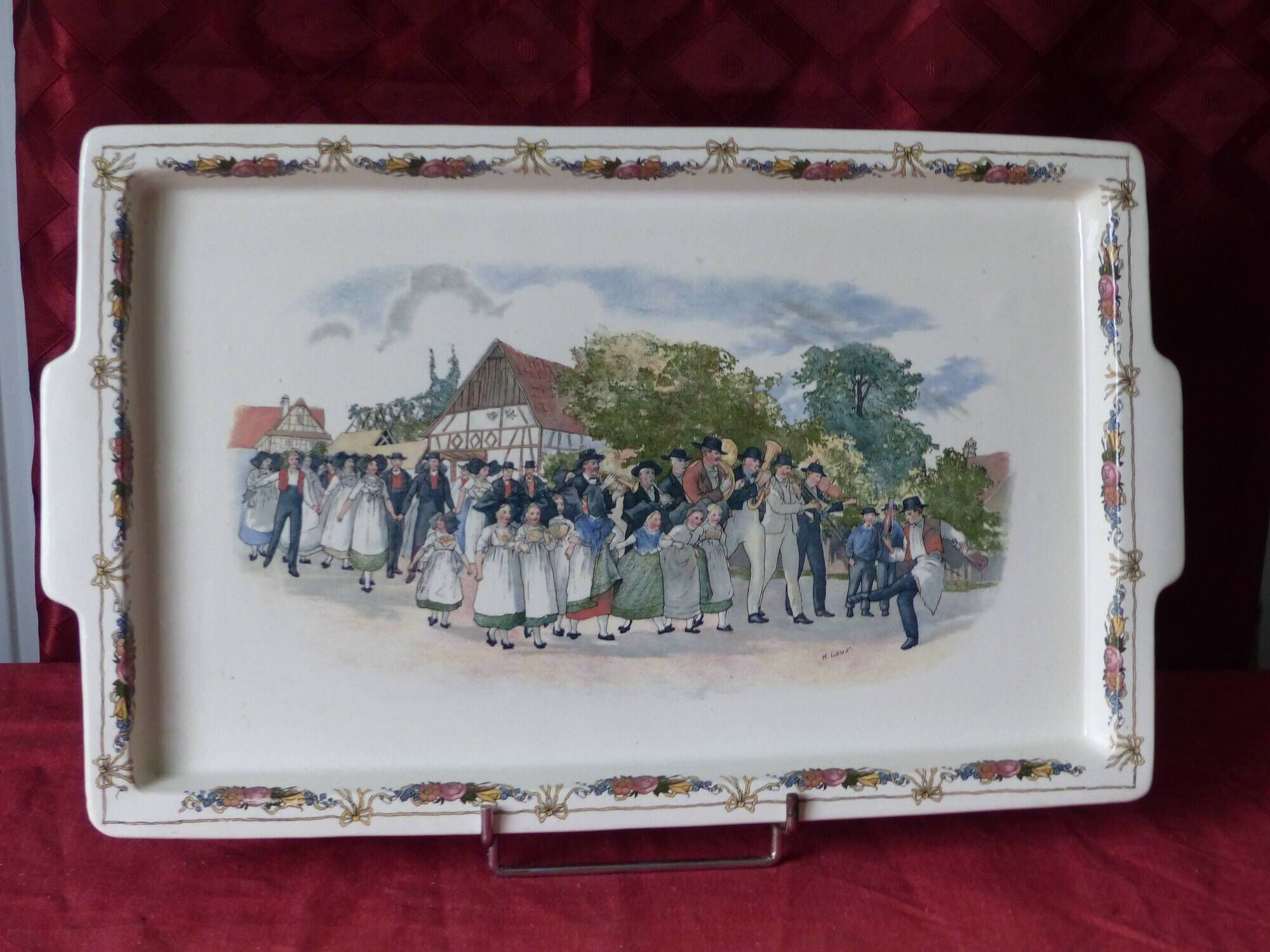Plat en faience, décors  henri. Loux, Obernai, Sarreguemines.