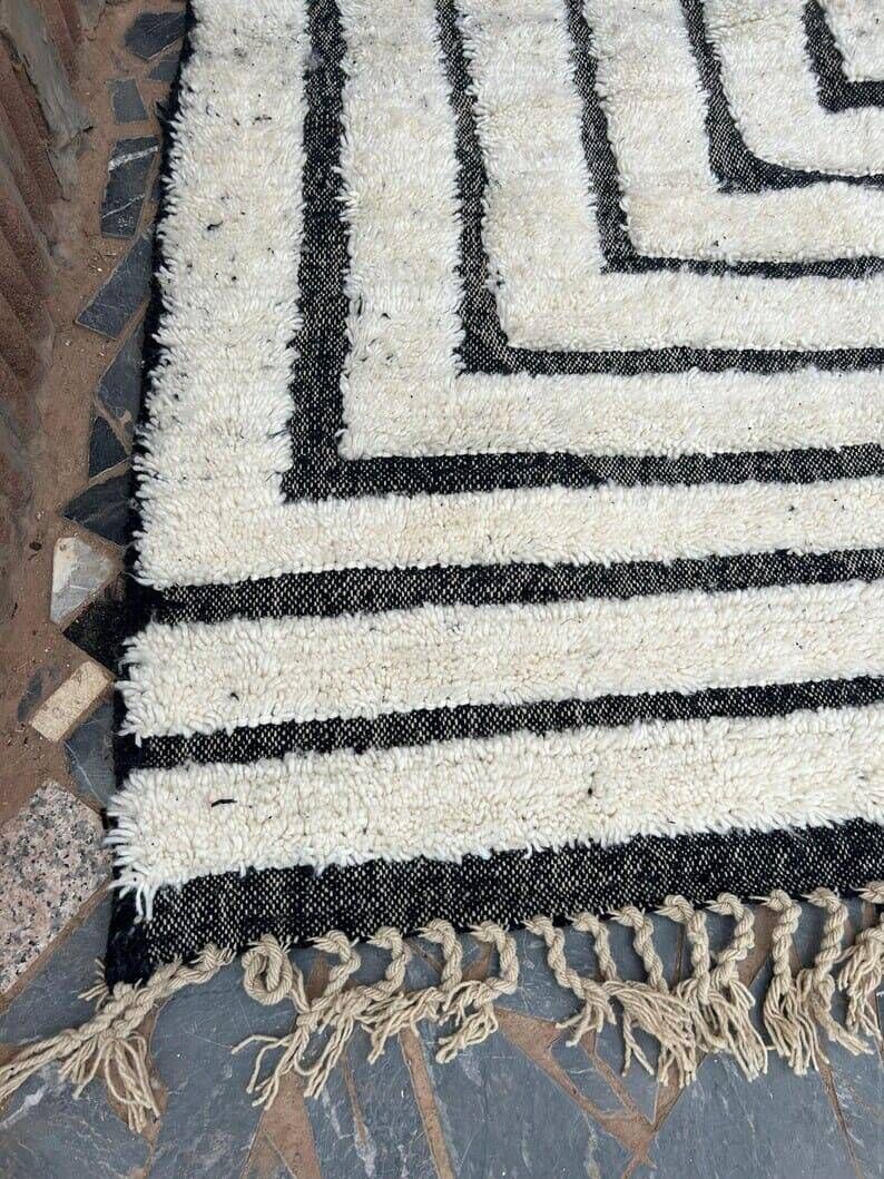 Handmade pure wool rug, size 2/3 m.