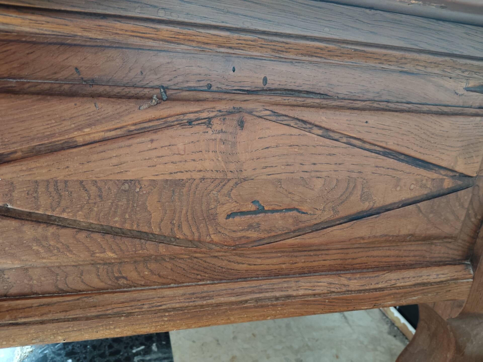 Rustic oak coffee table – Apothecary spirit – 19th century