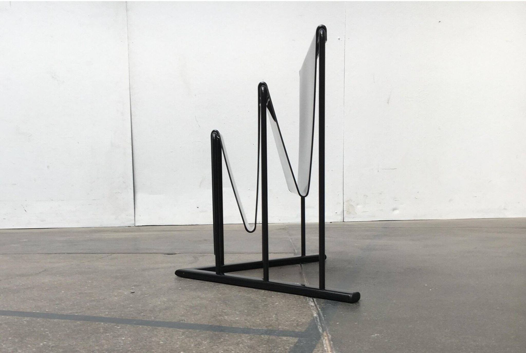 Postmodern vintage magazine rack by Markus Börgens for D-Tec, 1980s.
