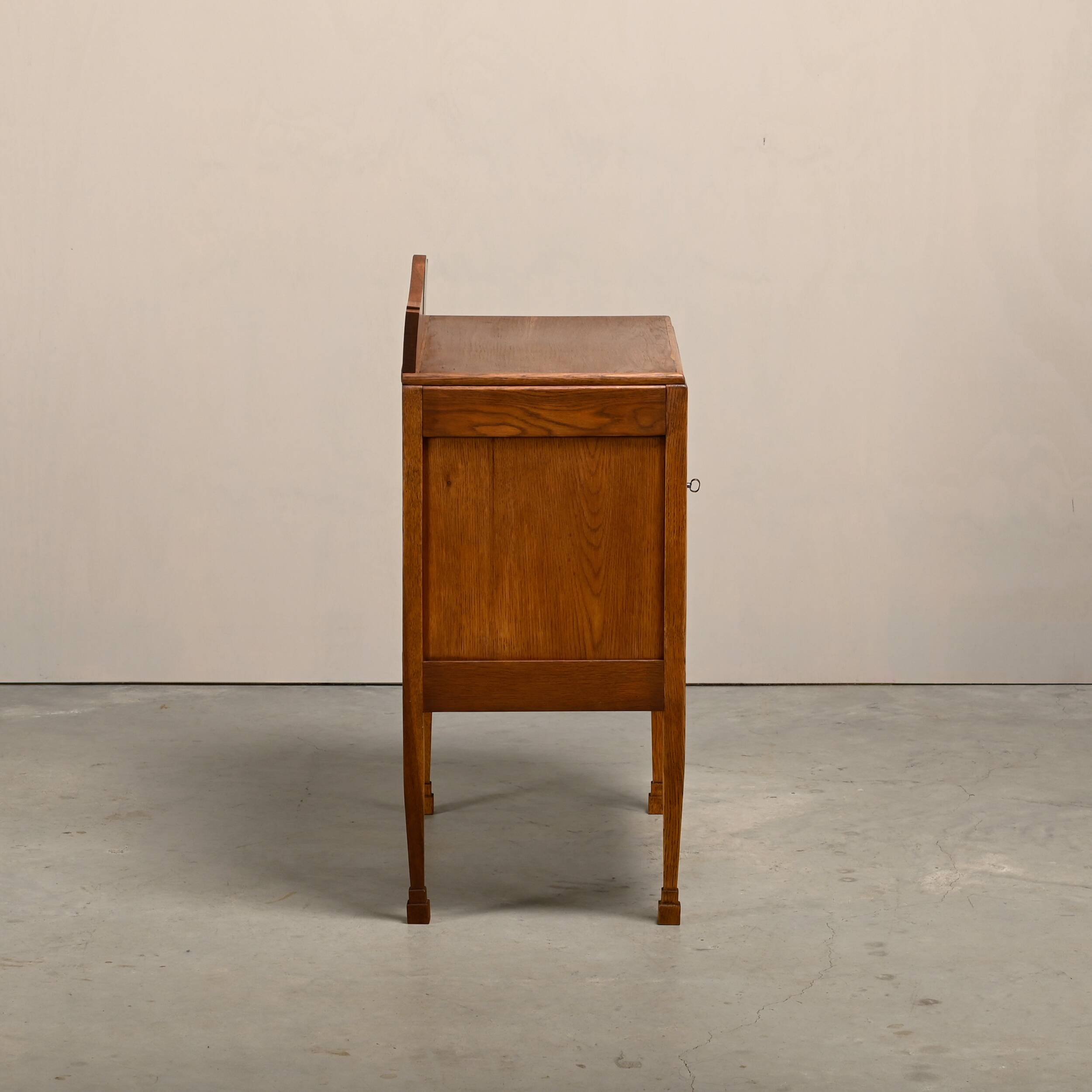 Art Deco Amsterdam School Tea or Display Cabinet in solid oak, Netherlands