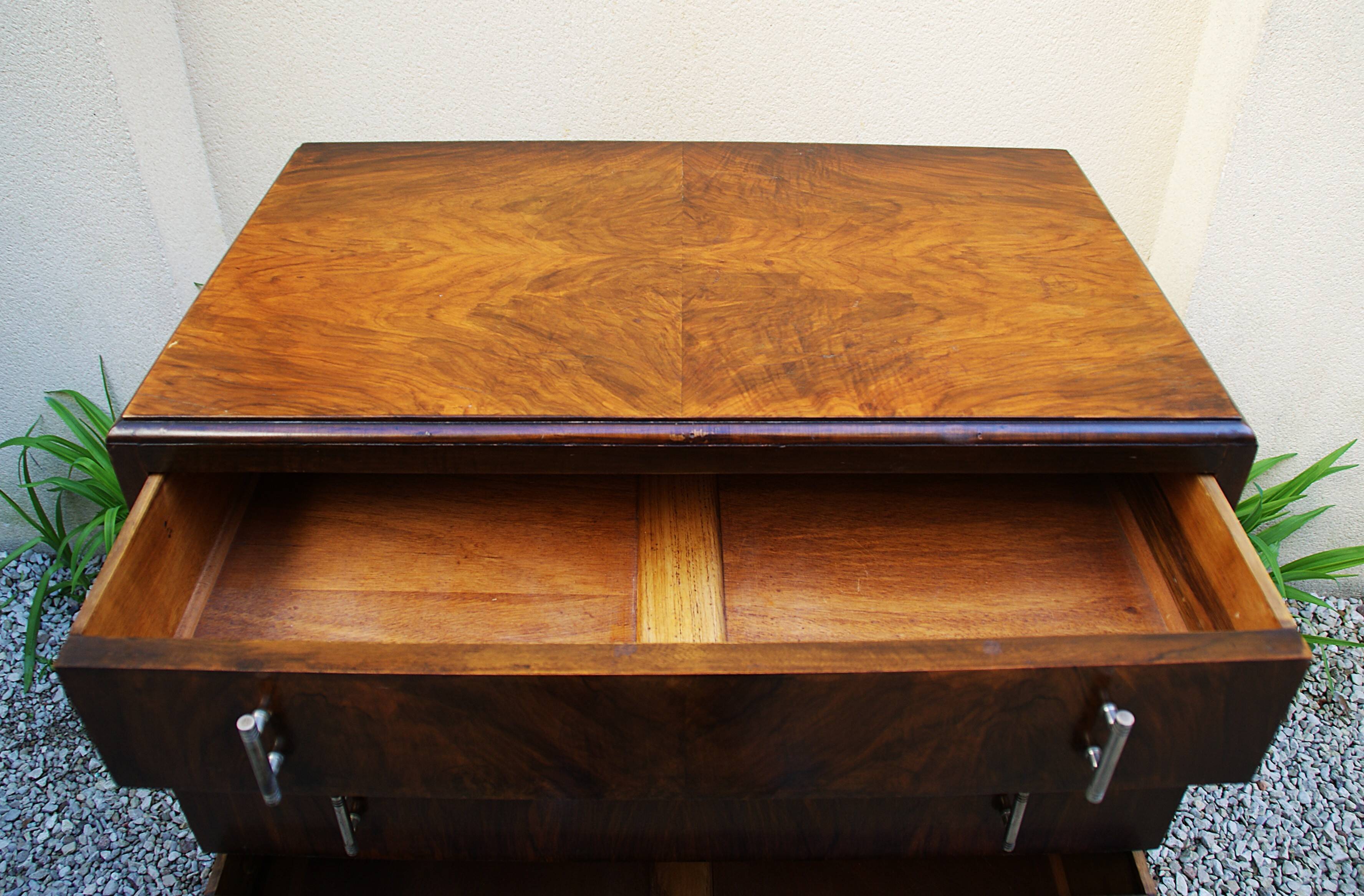 Pretty little Art Deco chest of drawers from the 1930s in walnut.