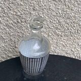 Liquor service consisting of a carafe and 6 small shot glasses, houndstooth pattern
