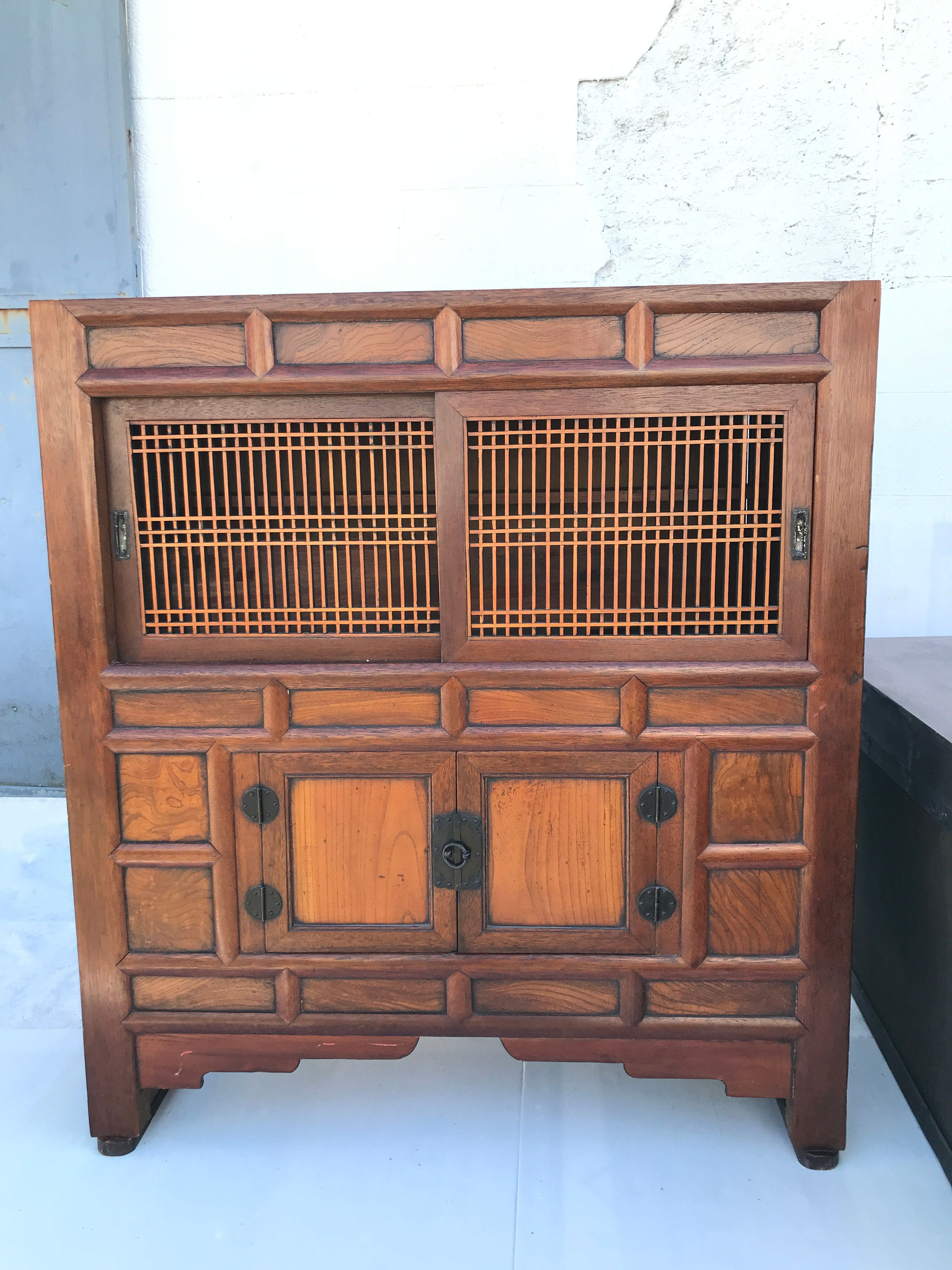 Armoire de cuisine chinoise du XIXe siècle