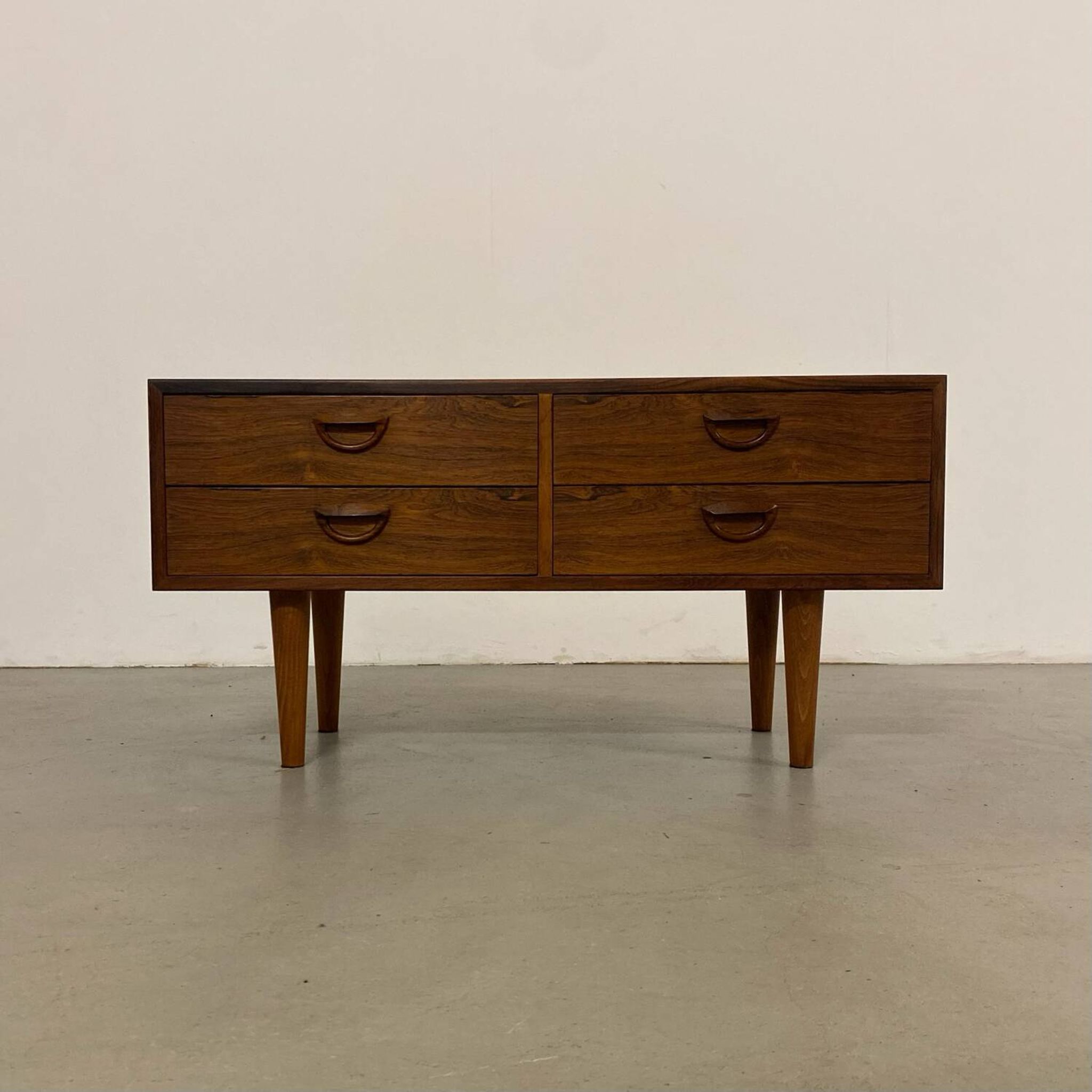 Petite commode en palissandre par Kai Kristiansen années 60