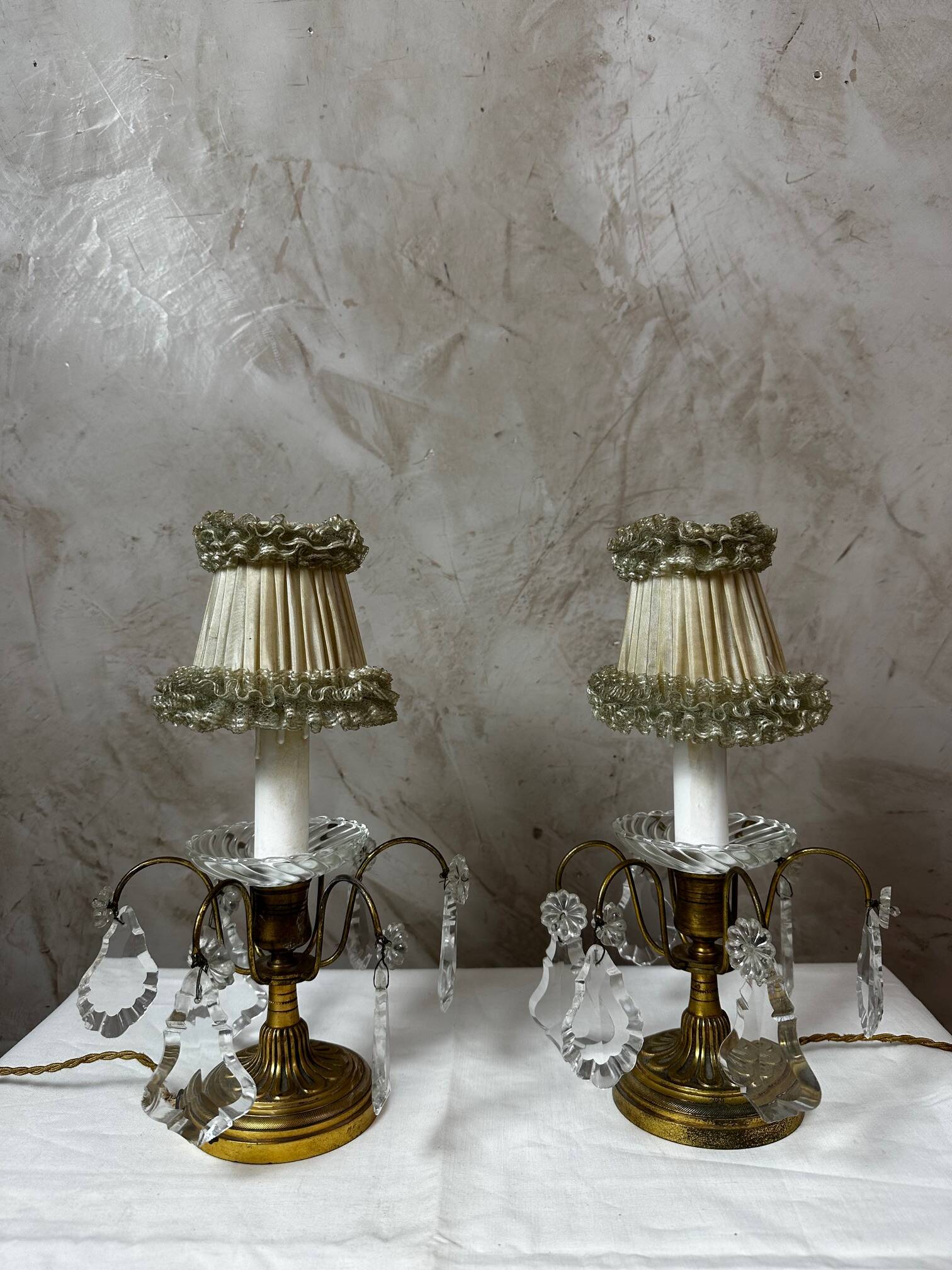 Paire de lampes classiques