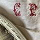 Drap ancien en lin brodé
