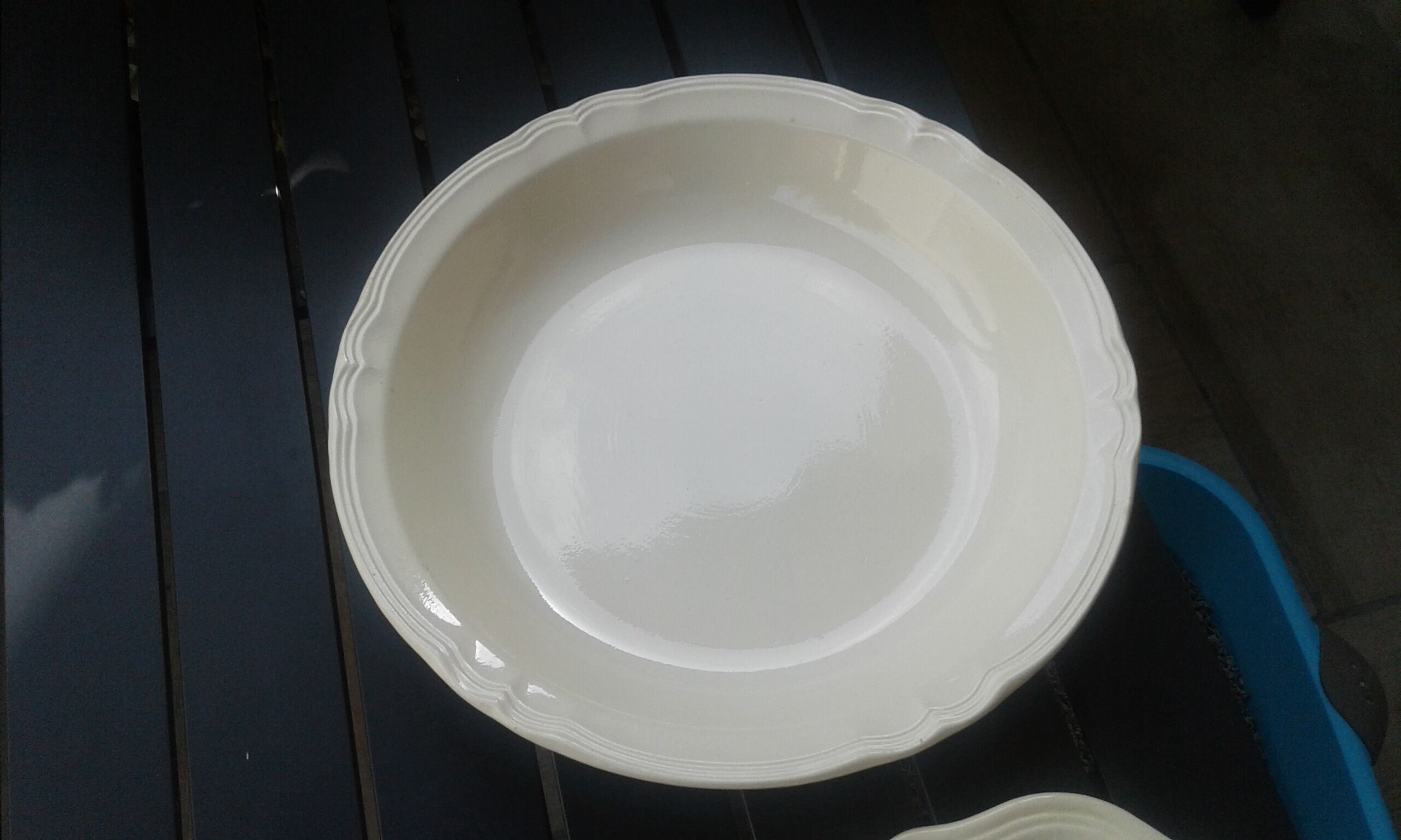 2 dishes ivory sandstone digoin sarreguemines