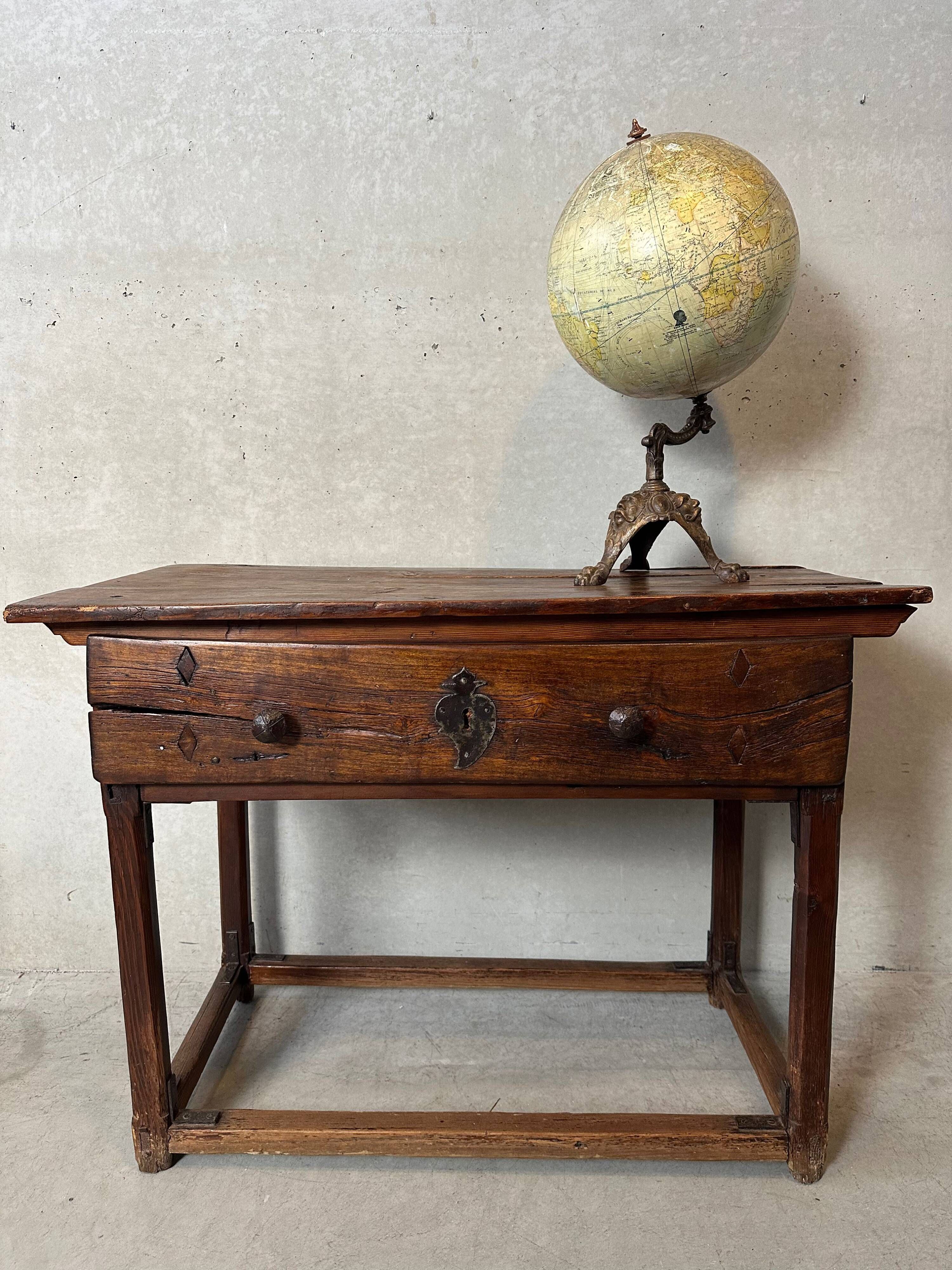 Globe ancien – Windels (plâtre)