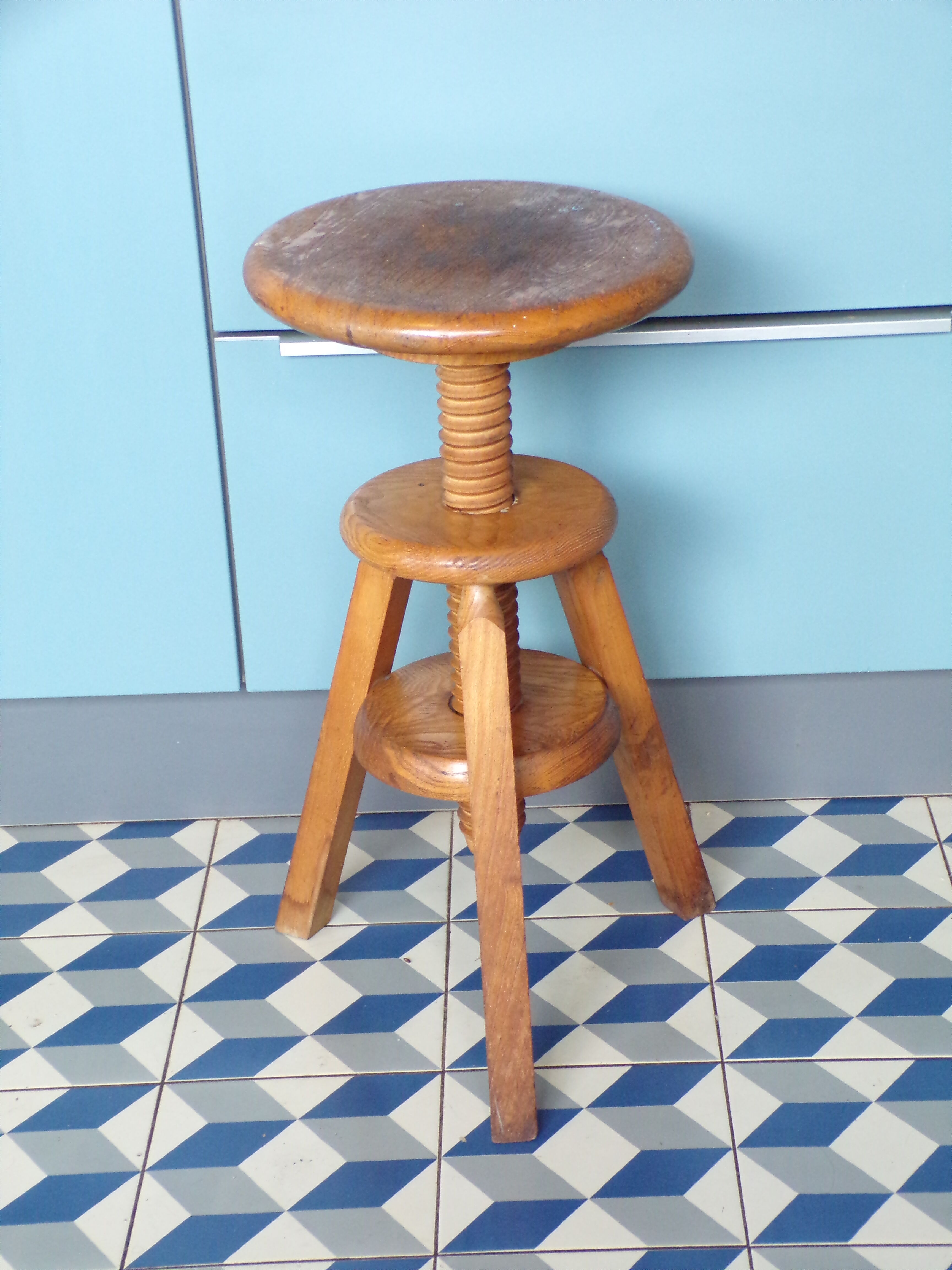 Screw watchmaking stool