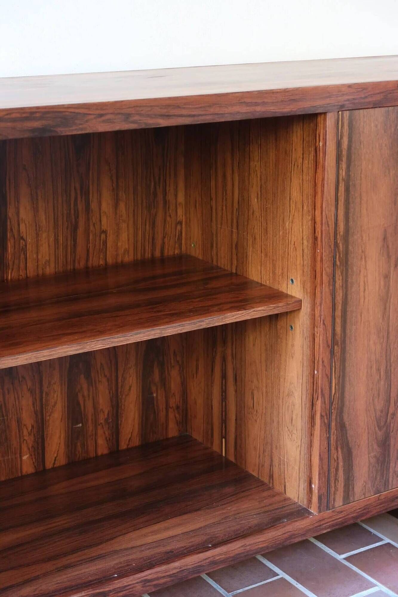 Large rosewood sideboard, 2 doors and central niche.