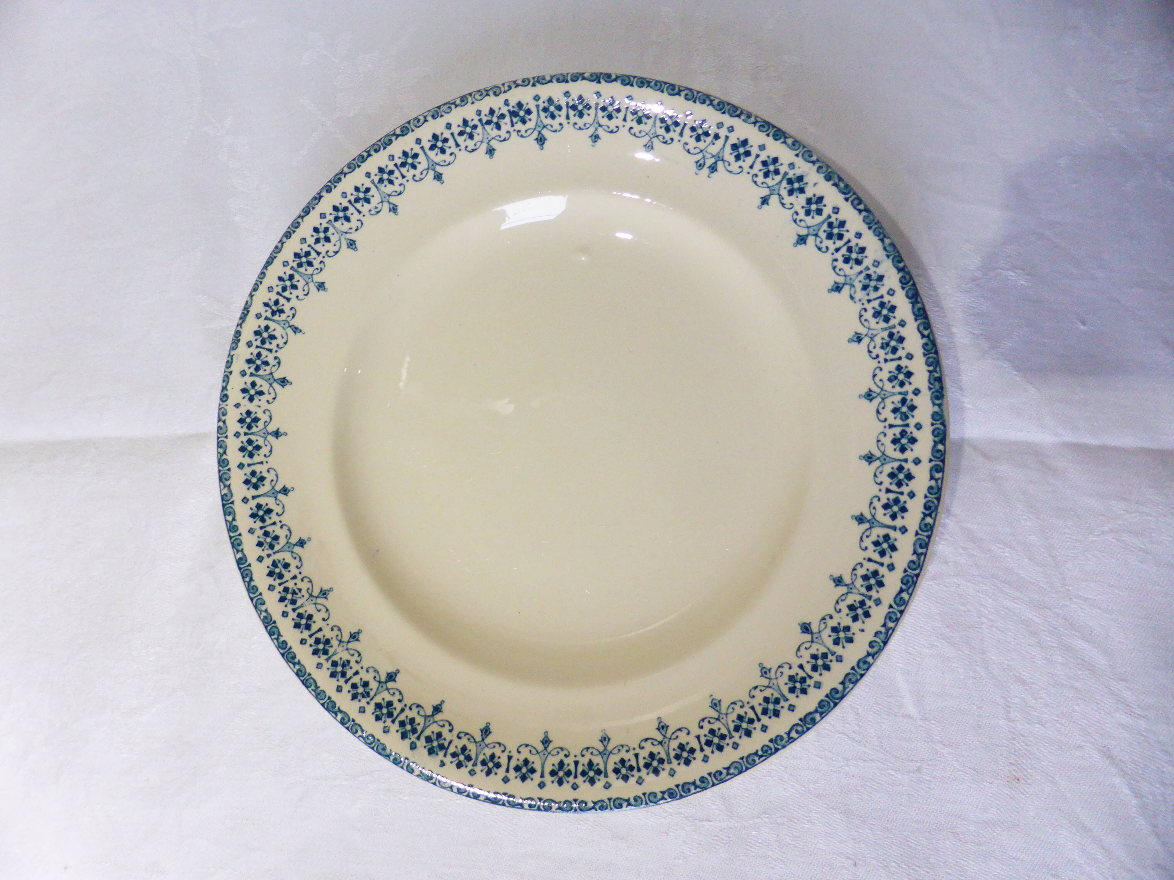 Plate on pedestal compotier of Longwy model Bordeaux 211277