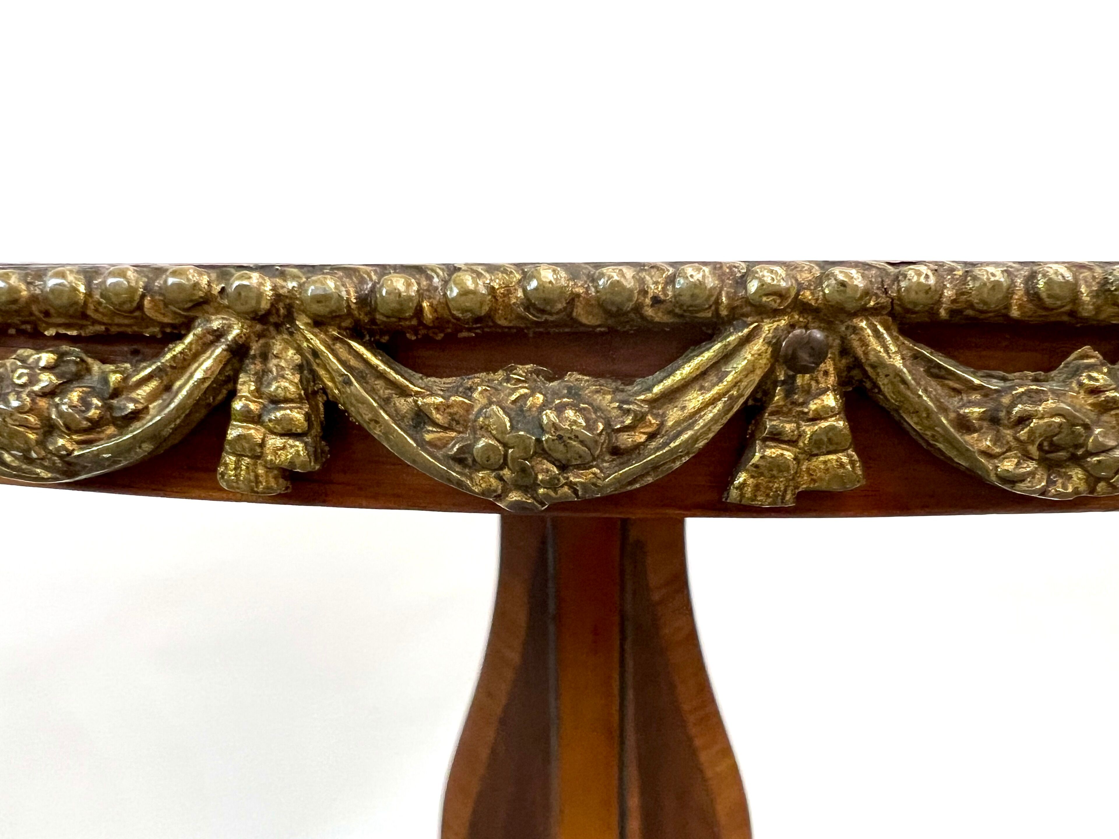 Gueridon tripode marquetée repliable style Louis XVI table d'appoint