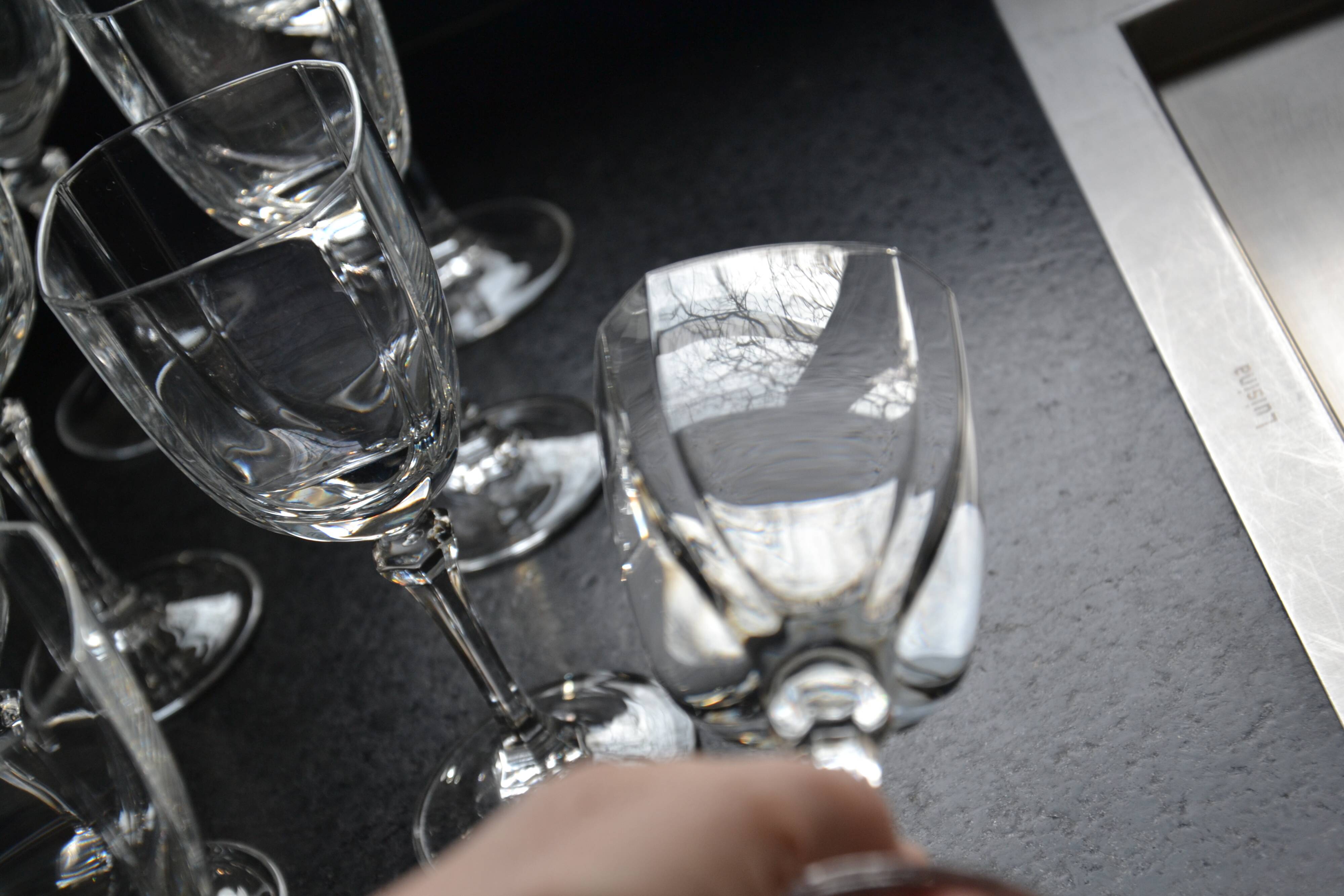 11 Arques crystal water glasses with an original square shape