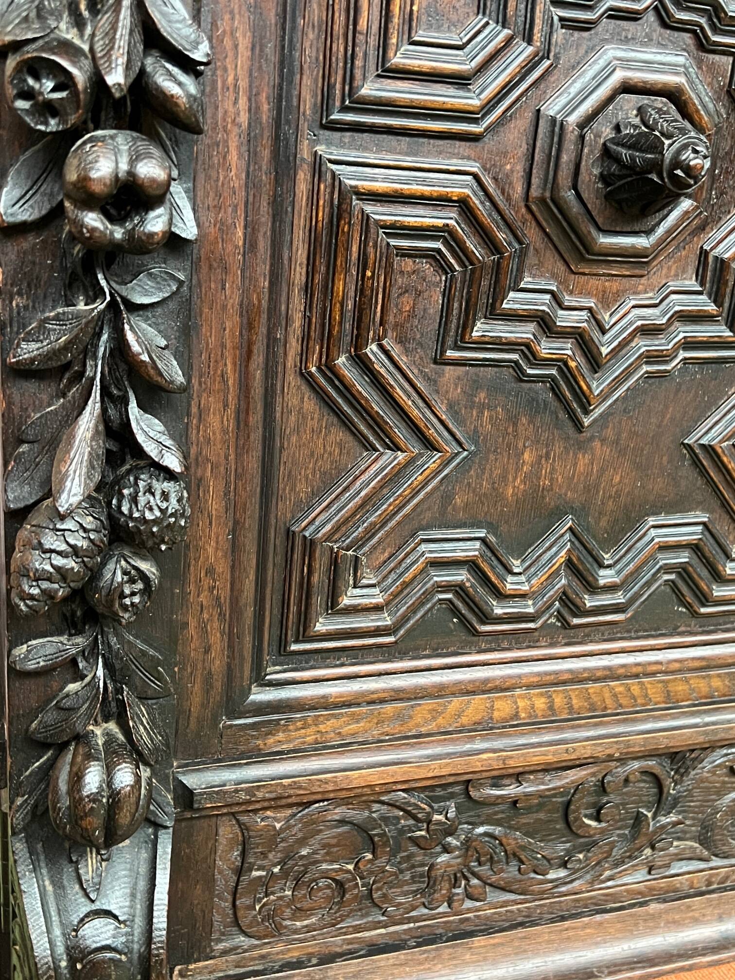 Commode de style Renaissance.