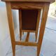 Bureau 3 tiroirs en bois et toile de lin –Totalement restauré