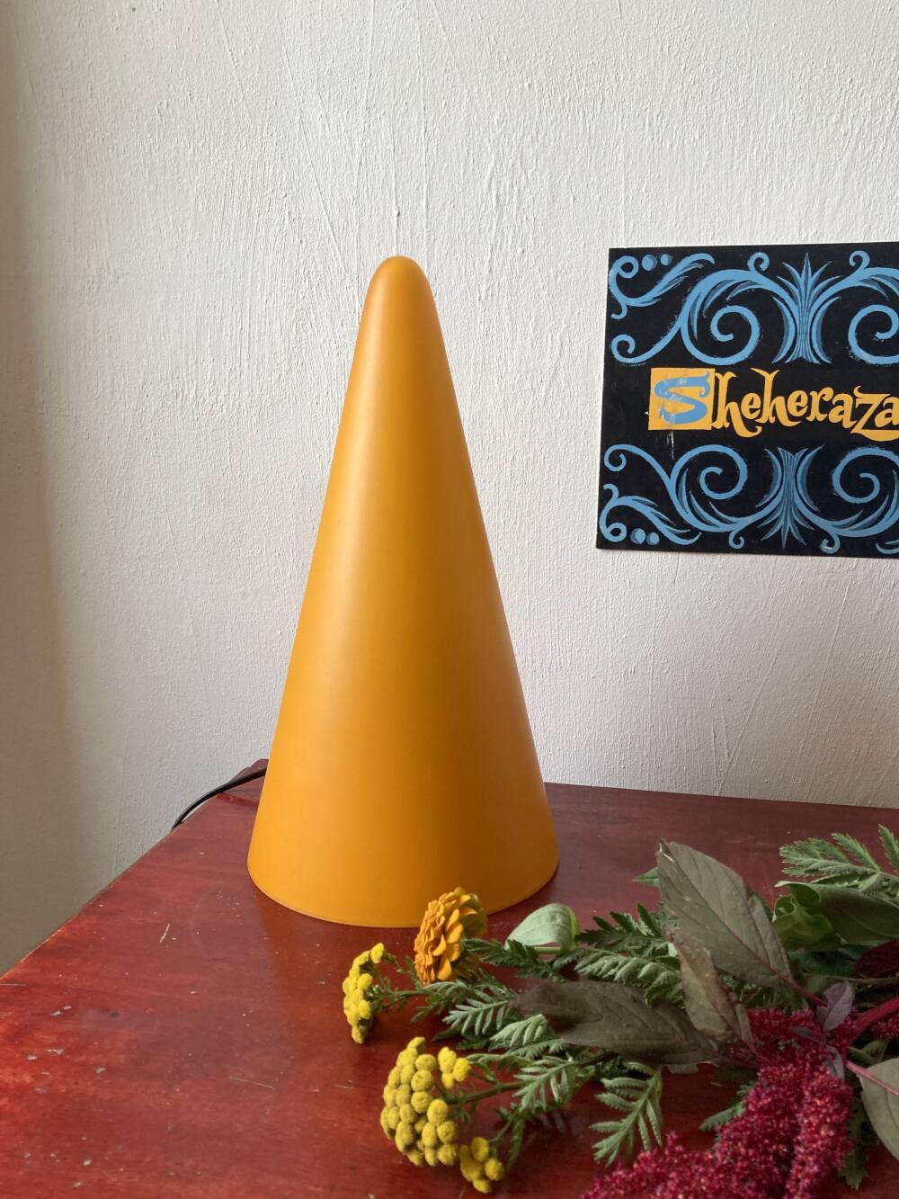 Lampe Teepee en verre Jaune orangé, années 1980-1990