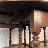 18th-century oak Gateleg drop-leaf dining table