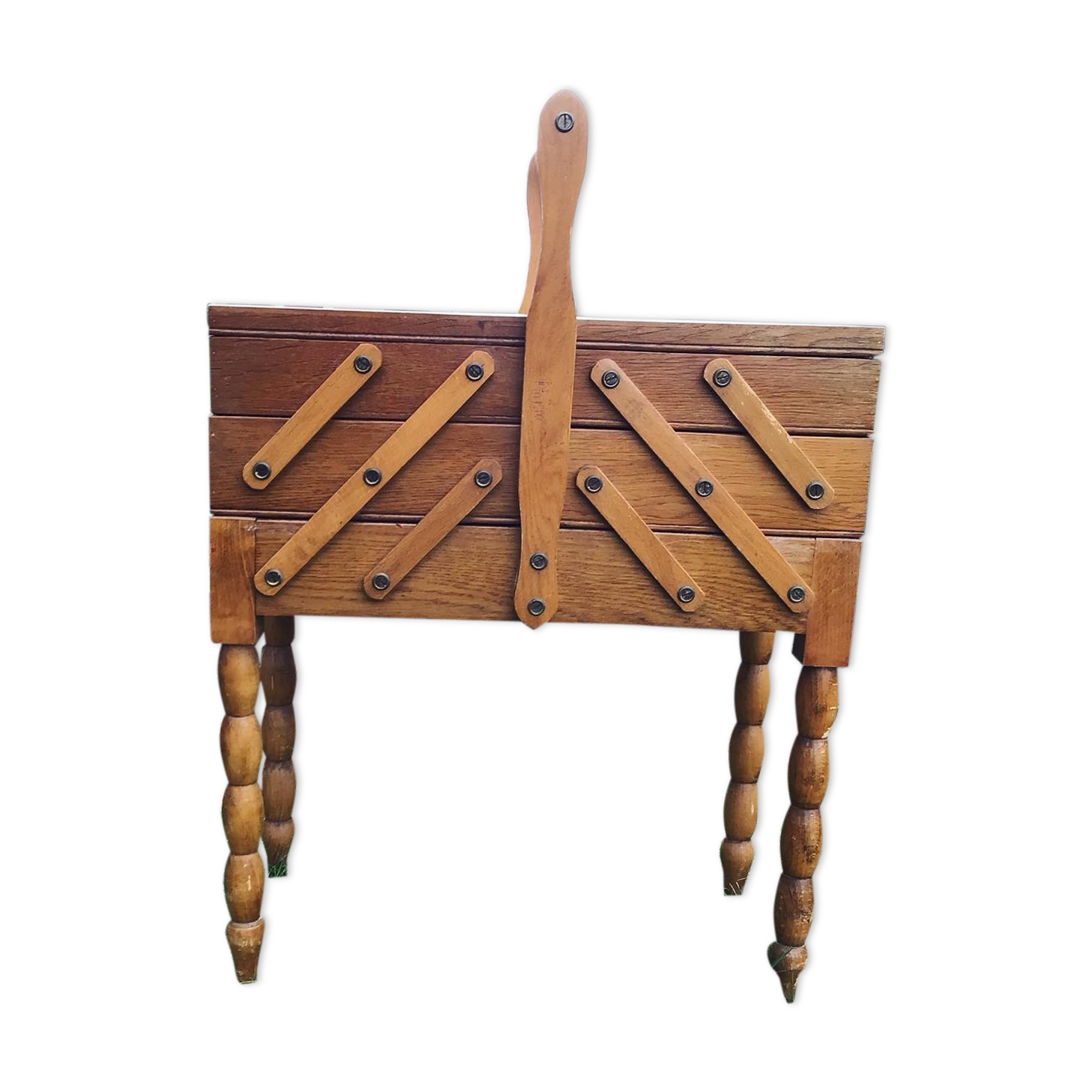 Wooden accordion worker