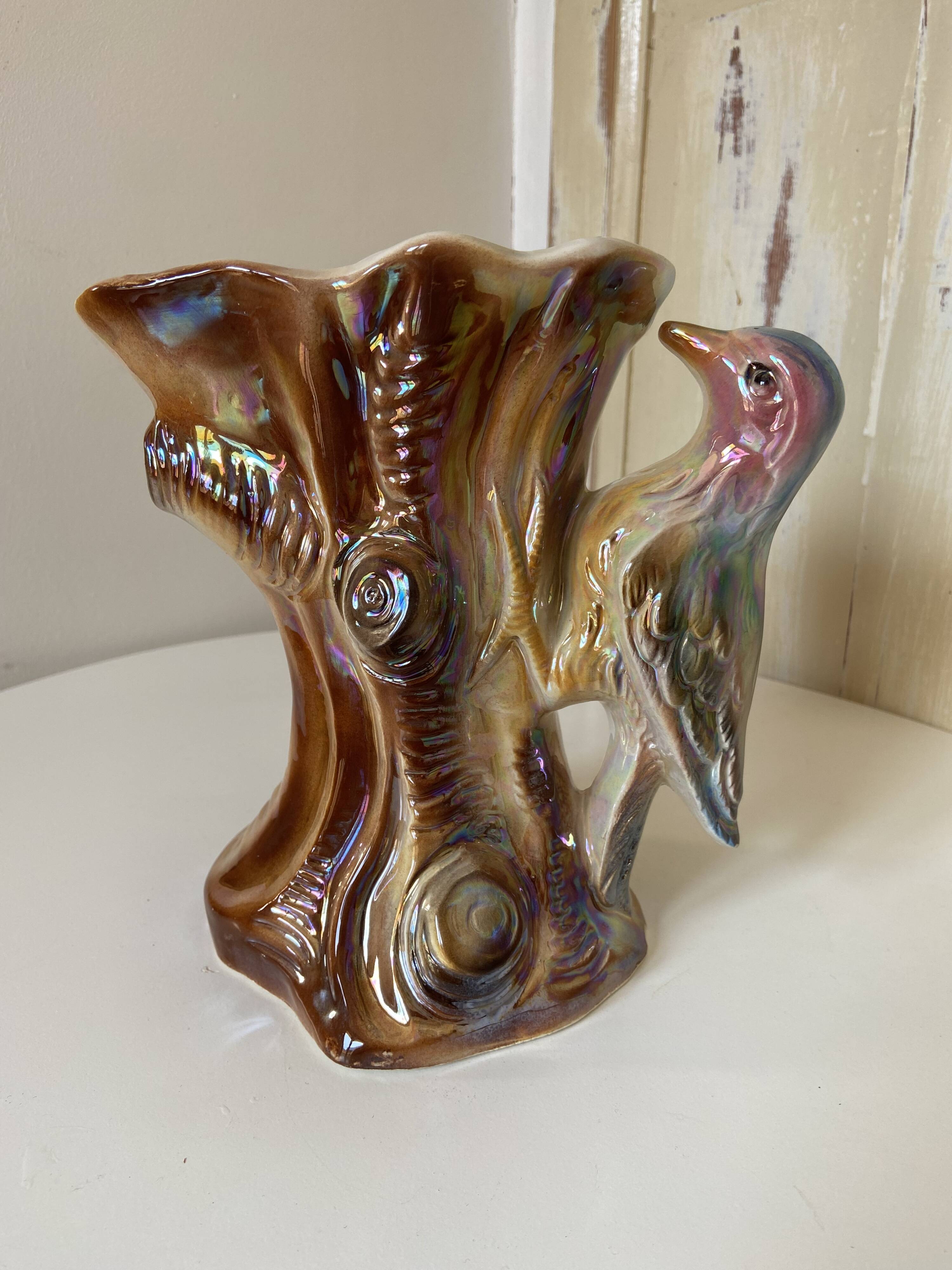 Kitsch Vase "Tree Trunk with Green Woodpecker" - Pink Iridescent Ceramic