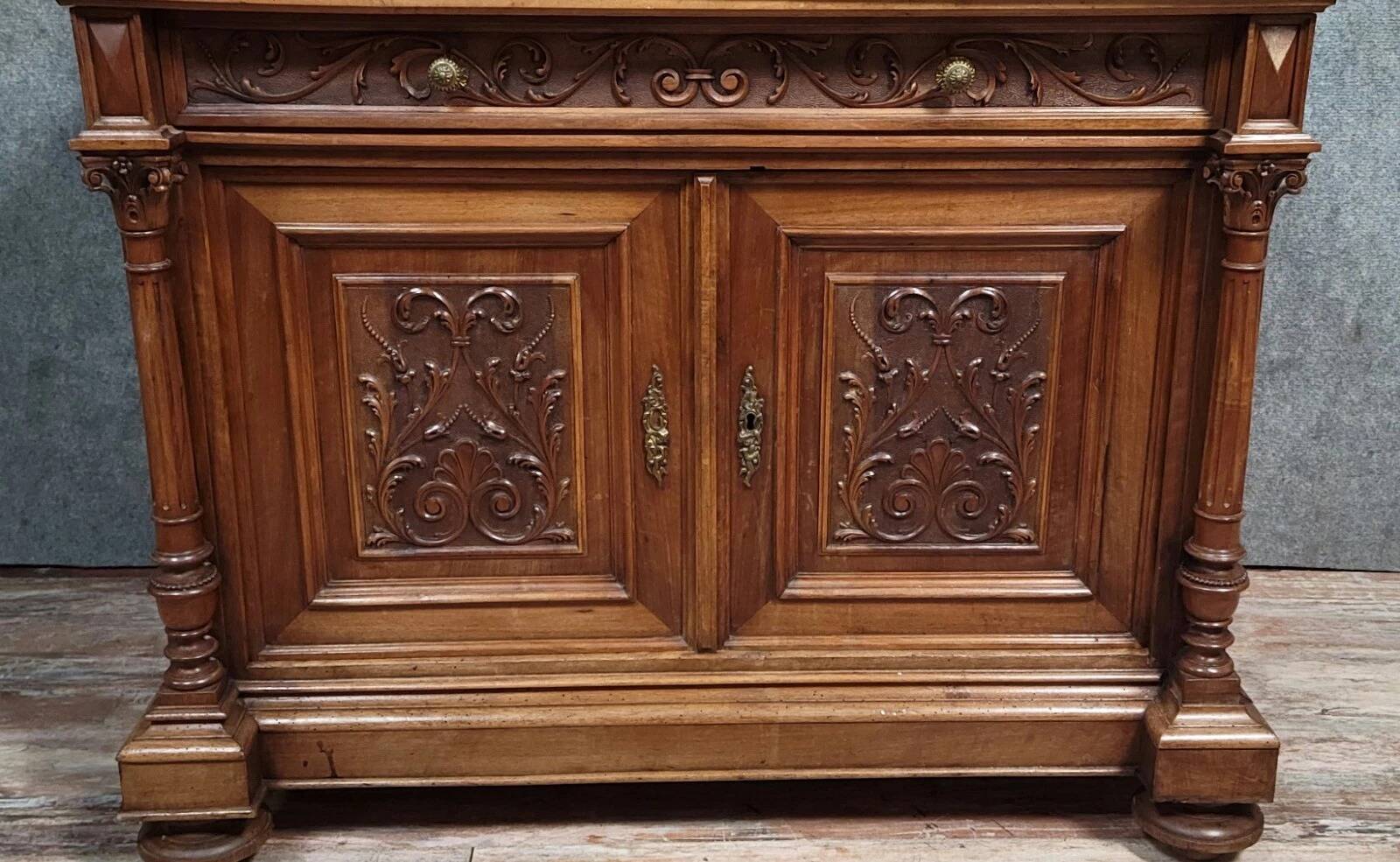 Buffet with mirror in Renaissance style, entirely made of solid walnut.