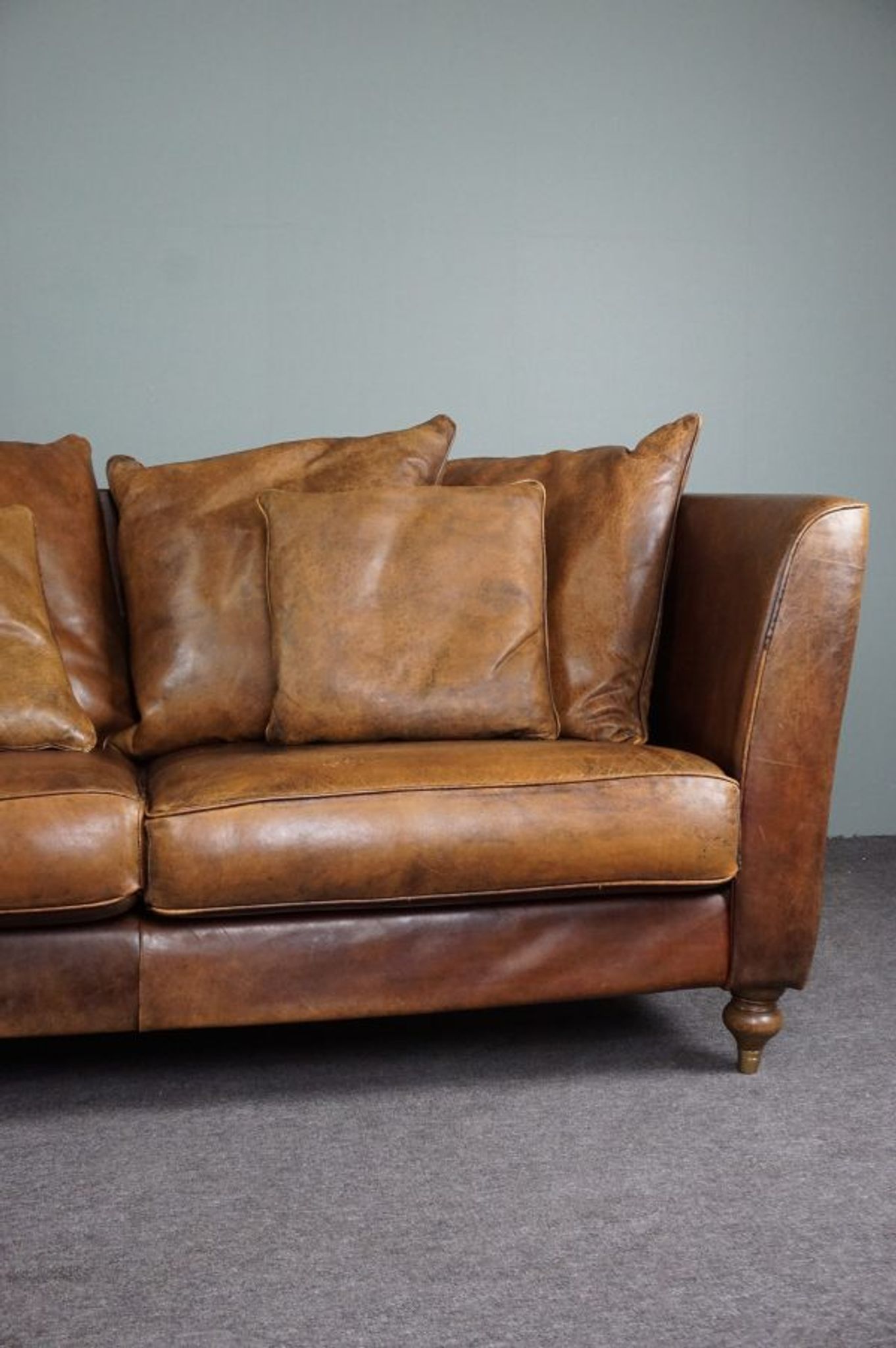 Contemporary classic sofa in sheepskin 2.5 seats