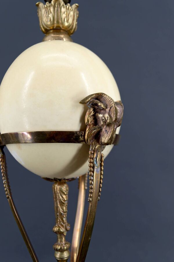 Lampe Néoclassique, Oeuf d’Autruche & Monture Animalière en Bronze, c. 1900