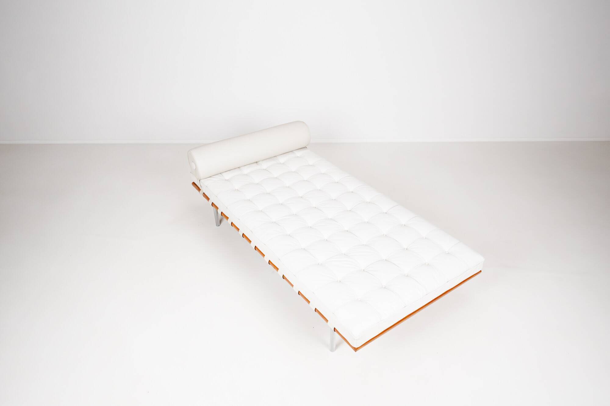 Barcelona daybed by Ludwig Mies van der Rohe fro Knoll, 1980s