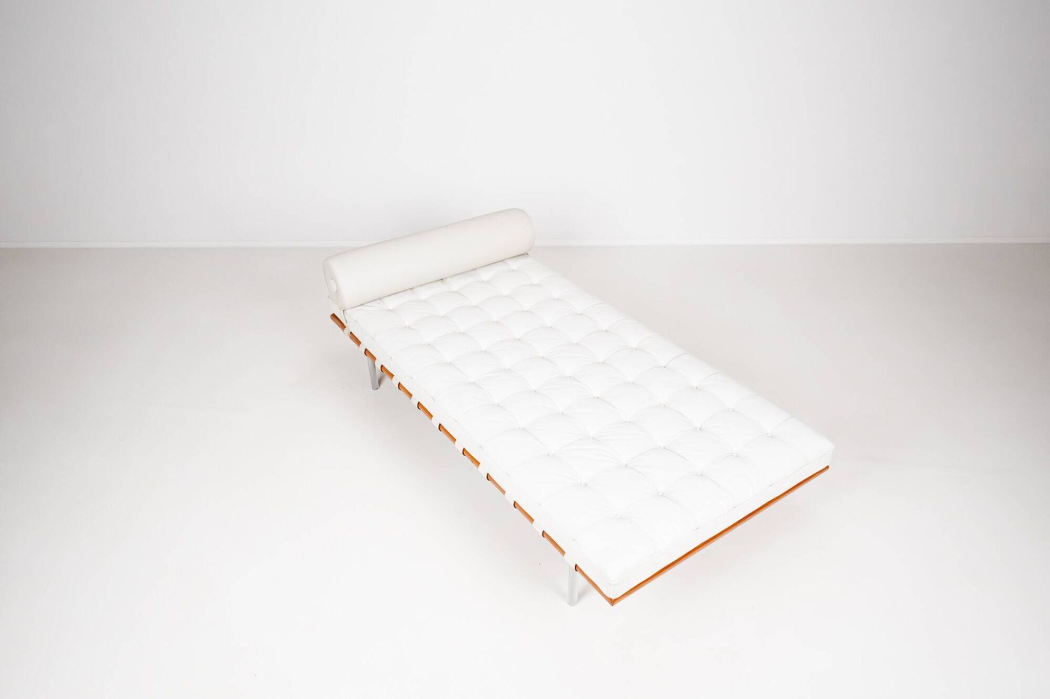 Barcelona daybed by Ludwig Mies van der Rohe fro Knoll, 1980s