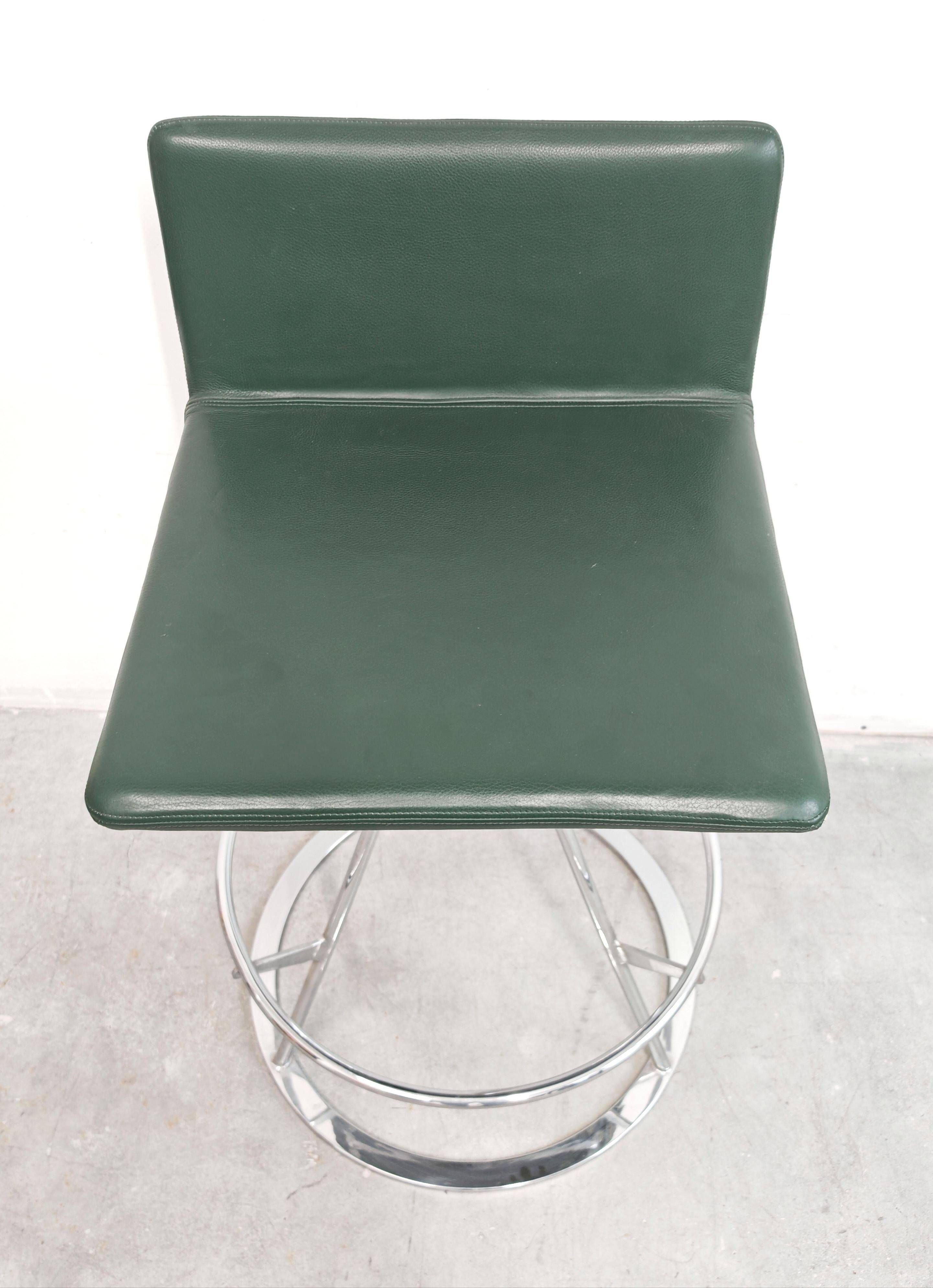 Pair of Dania bar stools in leather by Salvati & Tresoldi for Saporiti.