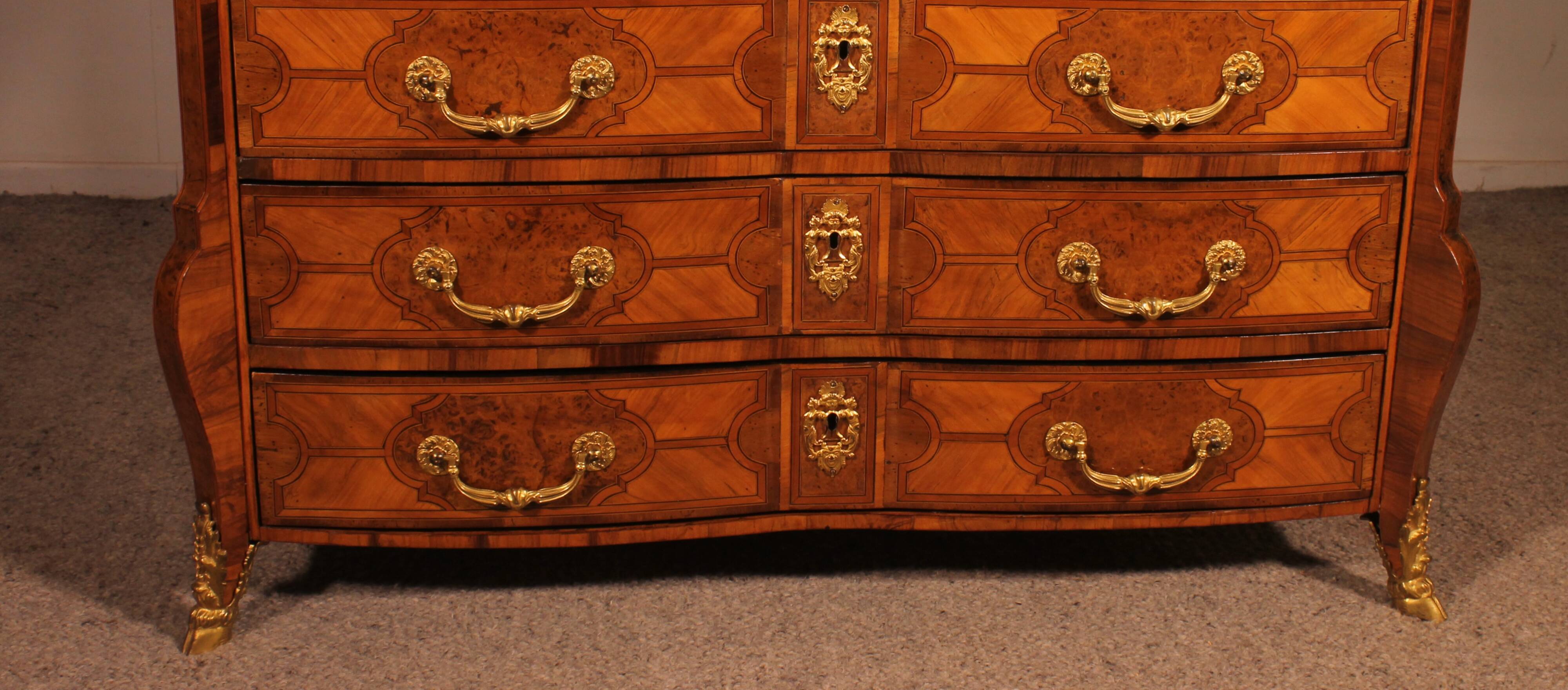 Mazarine chest of drawers from the early 18th century
