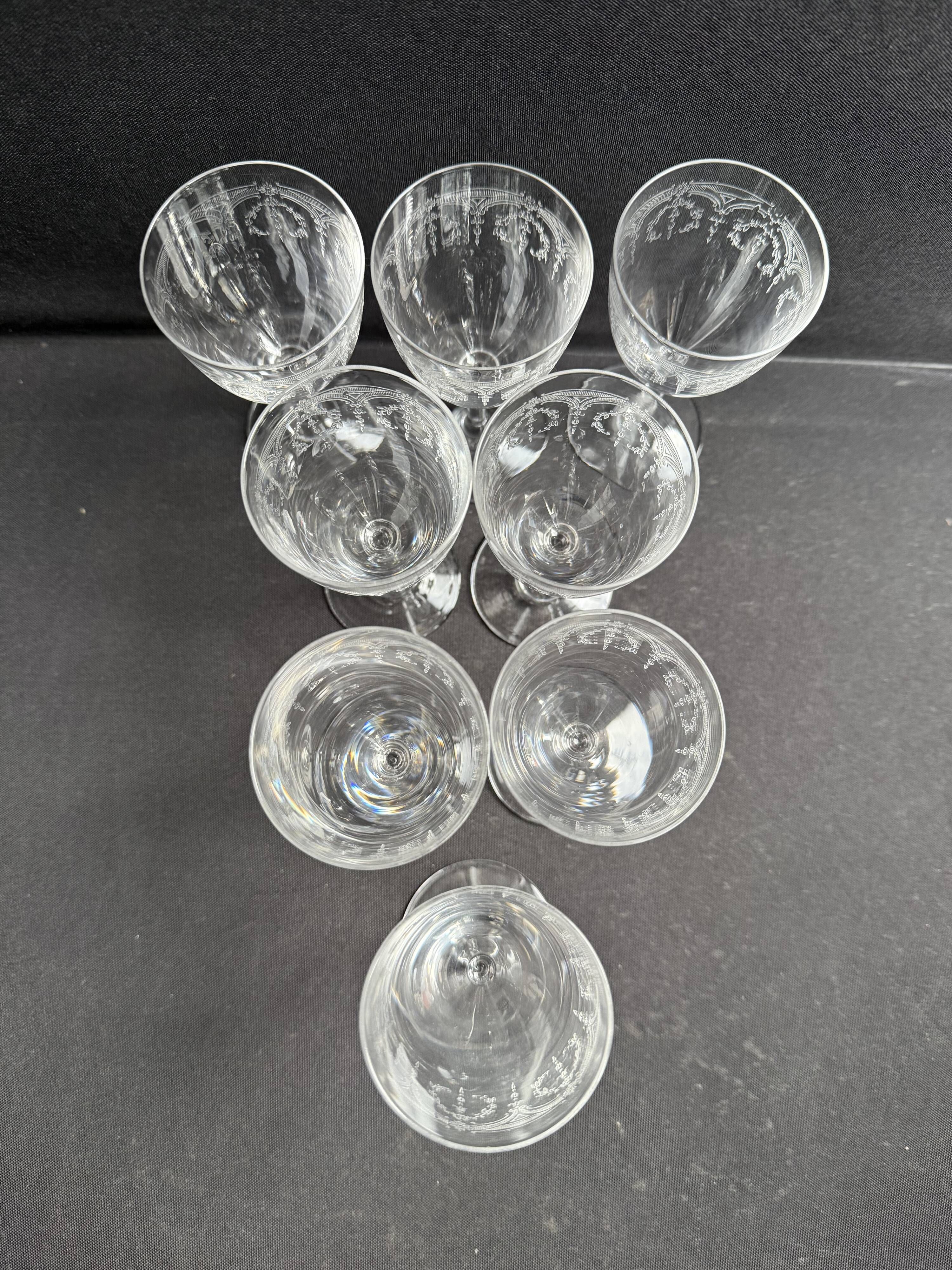 8 Saint Louis Manon wine glasses