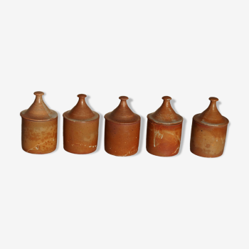 Set of 5 pots with its lid, in vintage stoneware