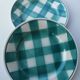 Paire d'assiettes à carreaux