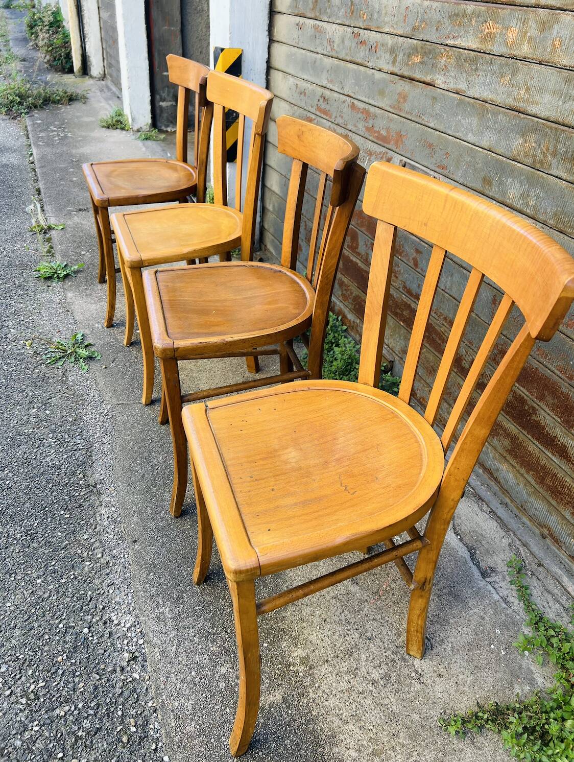 Suite de Chaises de Bistrot en Bois