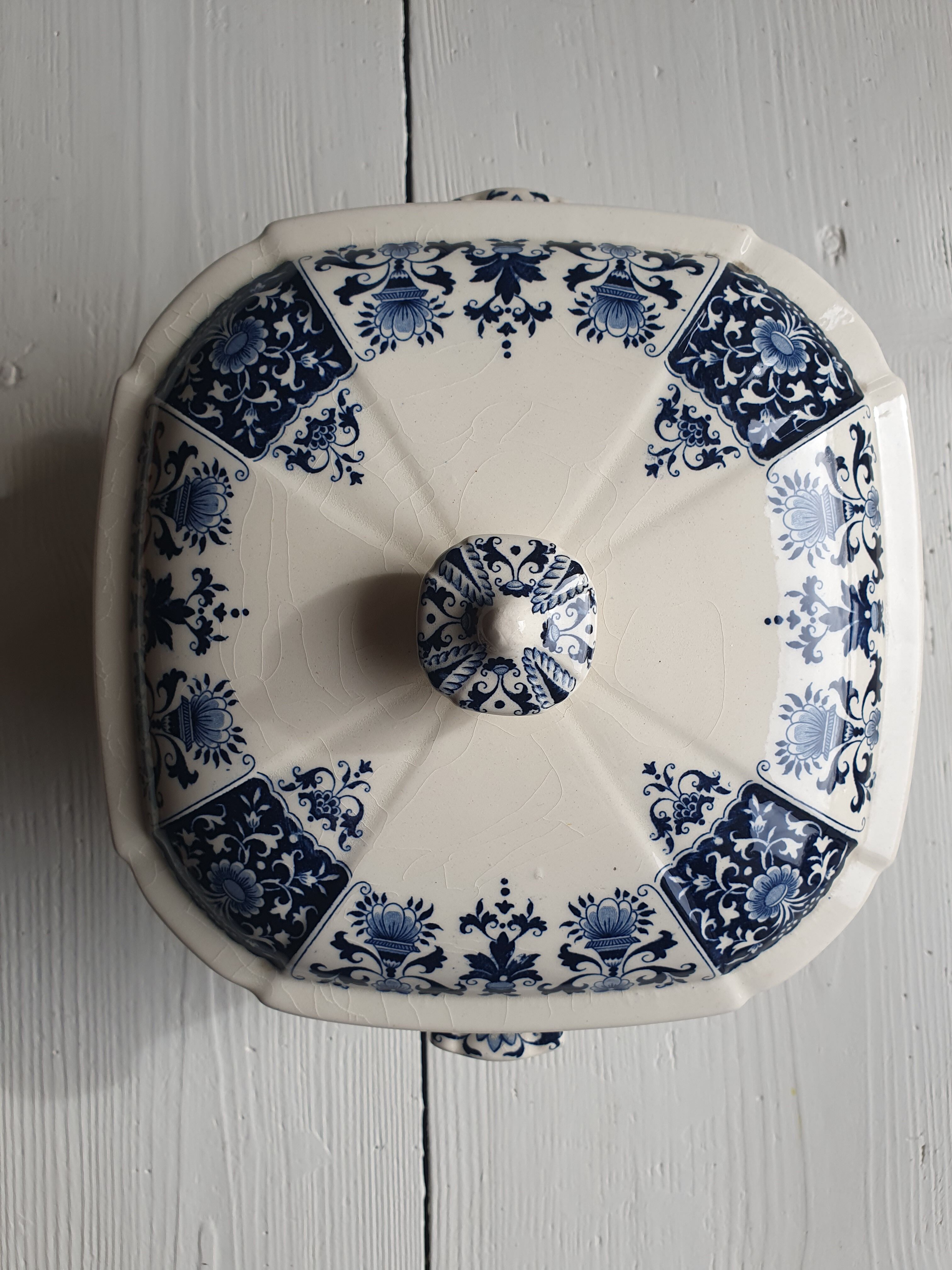 Iron Earth tureen earthenware from Gien model Ibis