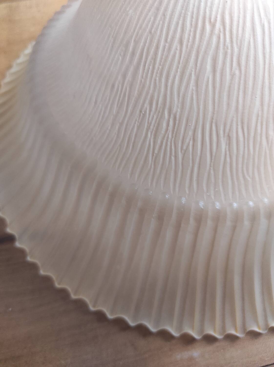 Bicolour glass bowl-shaped lampshade