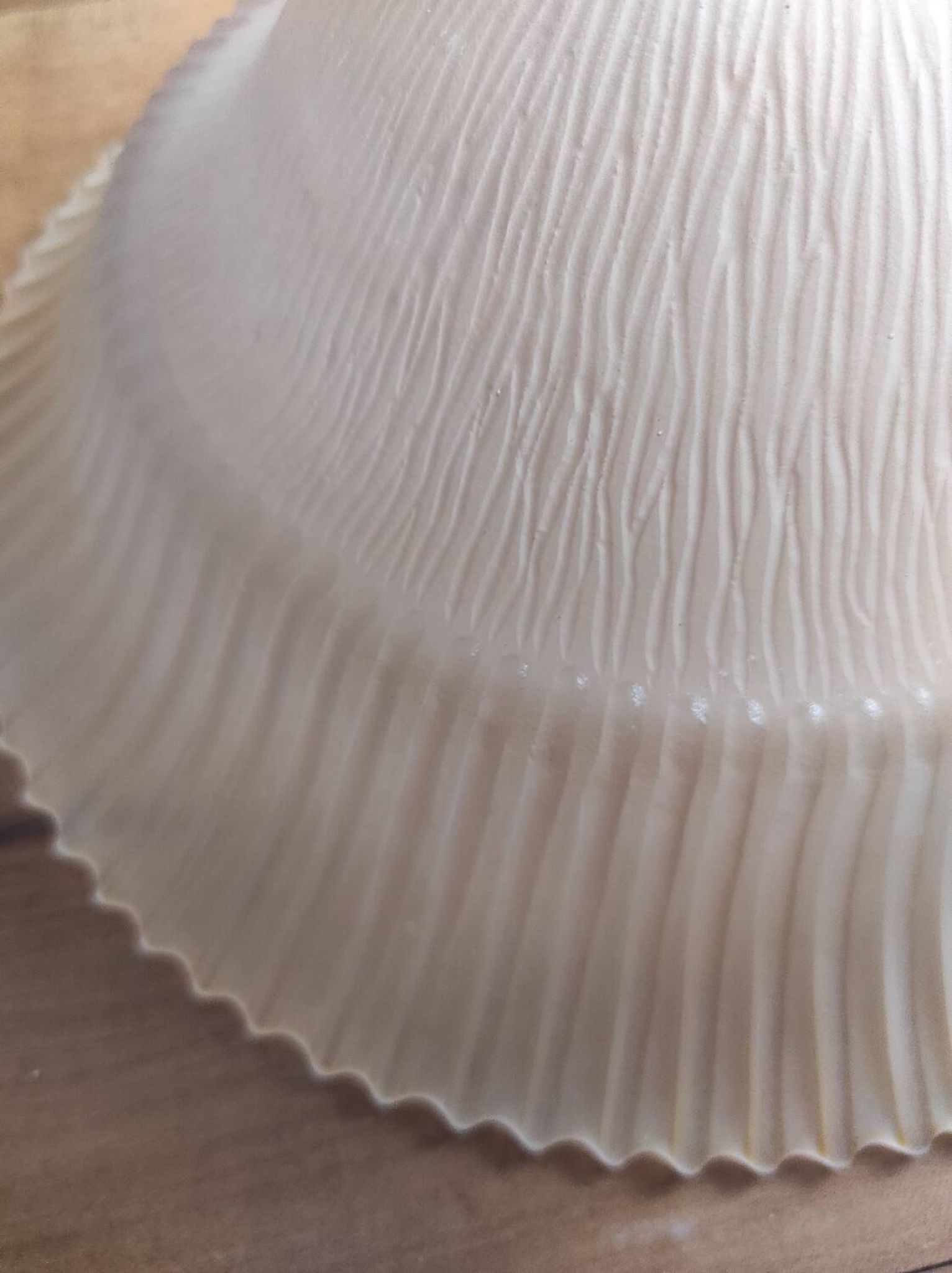 Bicolour glass bowl-shaped lampshade