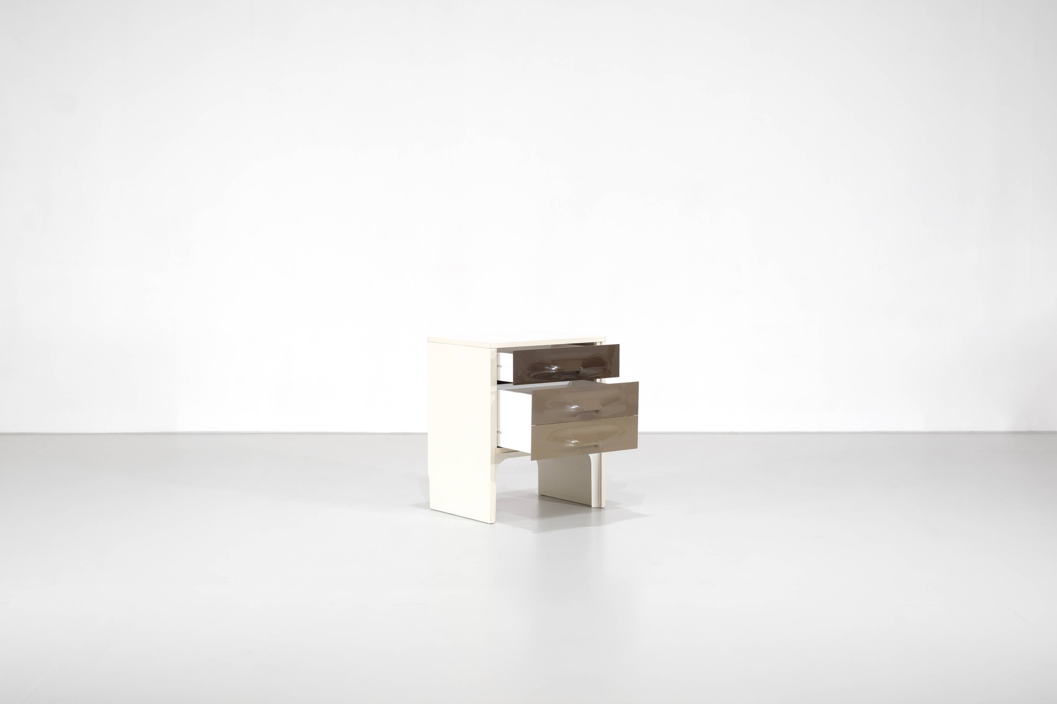 Nightstand "DF2000" by Raymond Loewy for Doubinsky Frères, France,