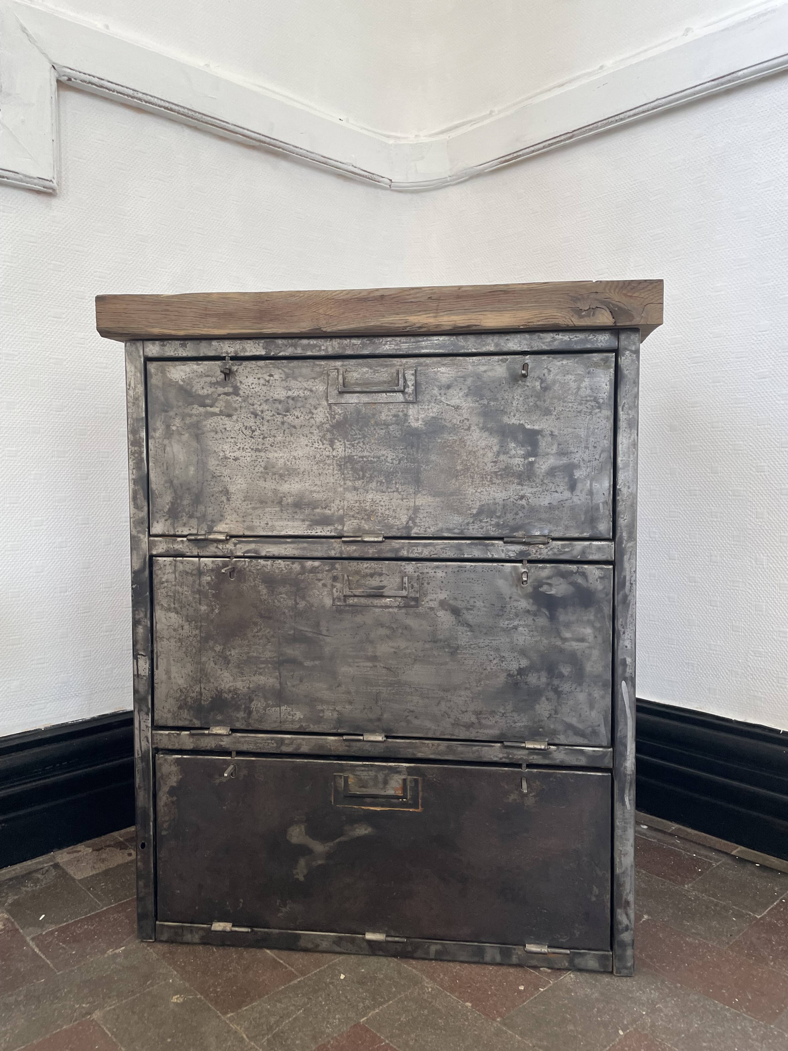 Meuble 3 clapets métal bois