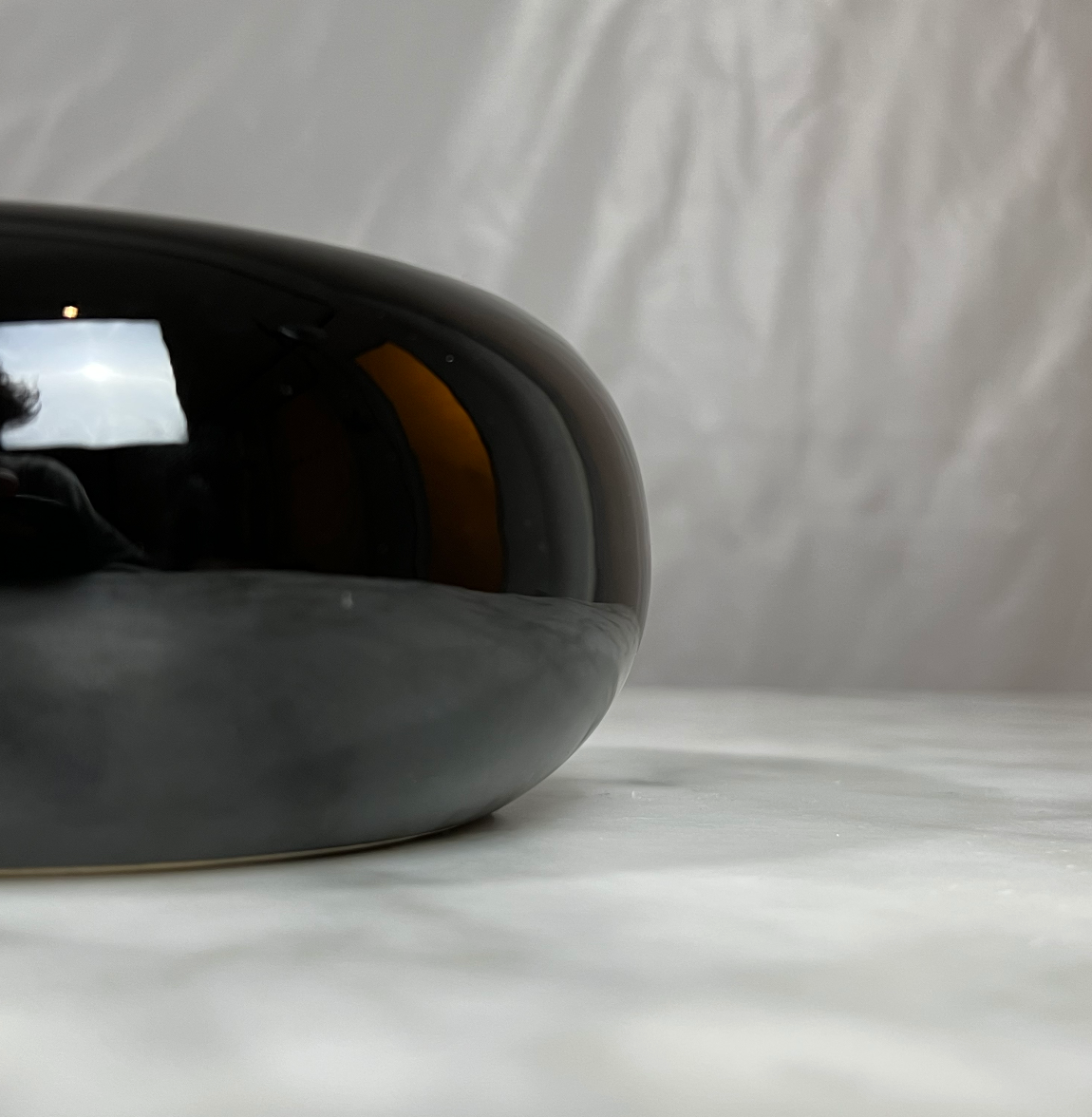 Ceramic ashtray of round shape of the 80s.